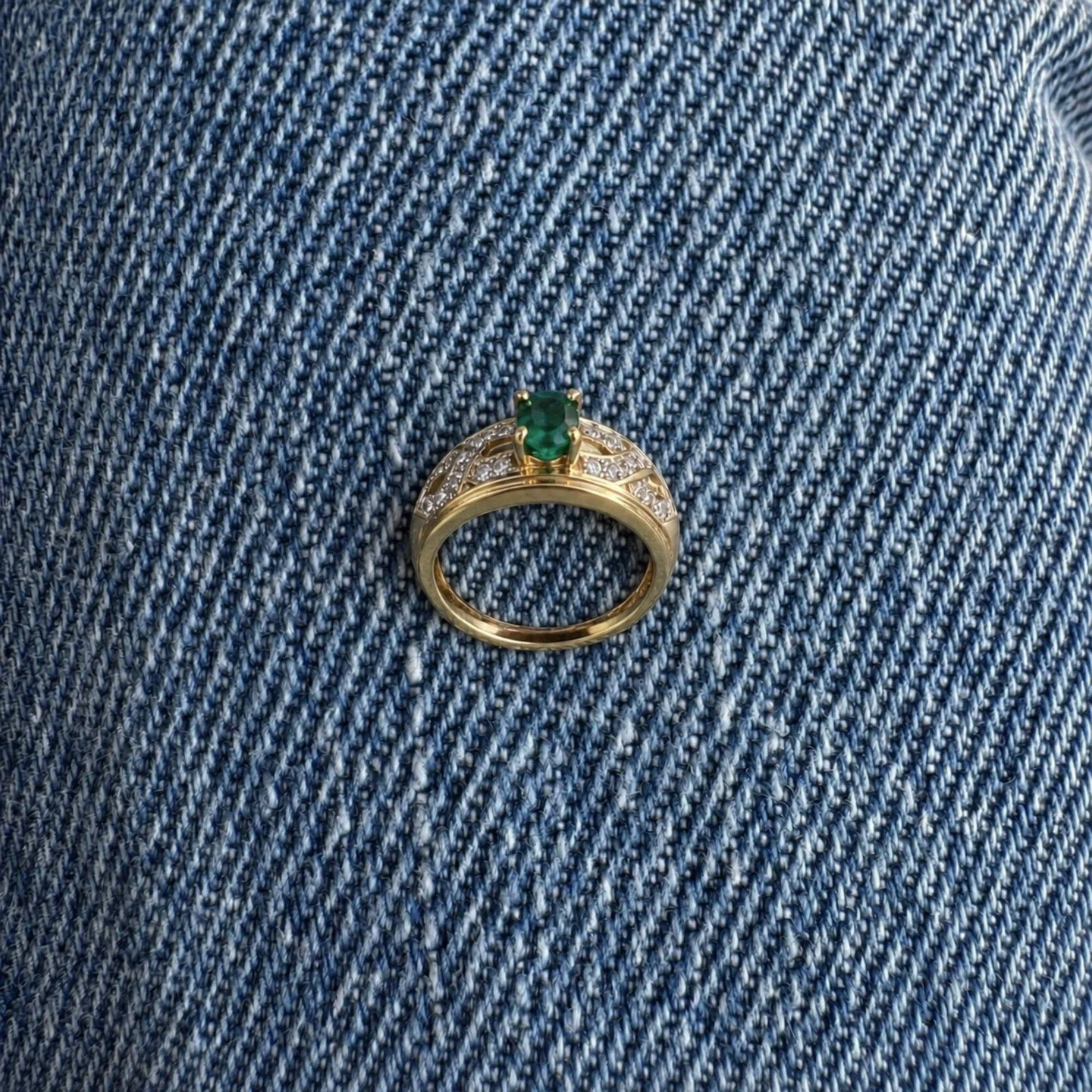 Choose quality over quantity &amp; invest in pieces designed to outlive trends 🙂&zwj;↕️