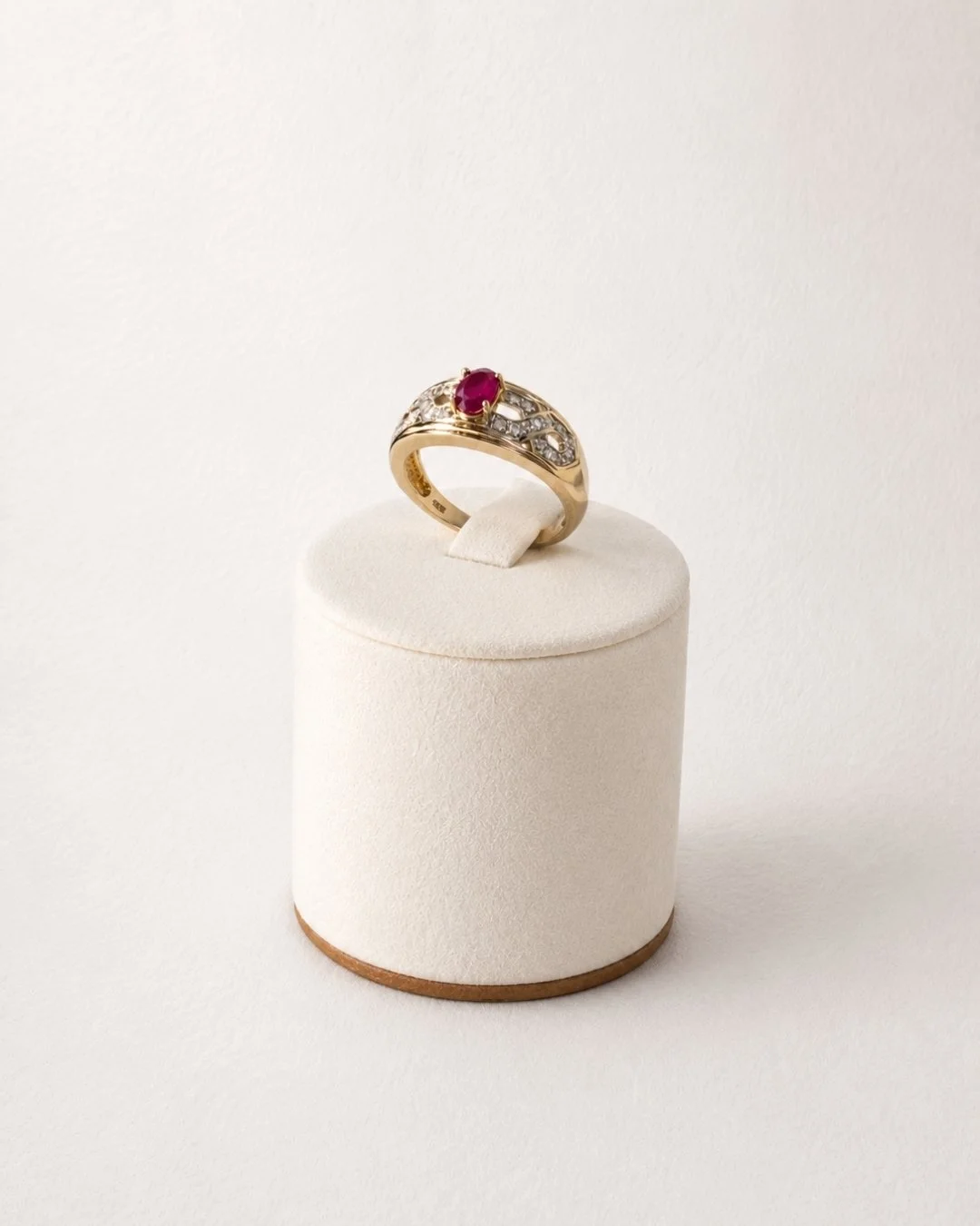 Vintage 10ct Ruby & Diamond Ring