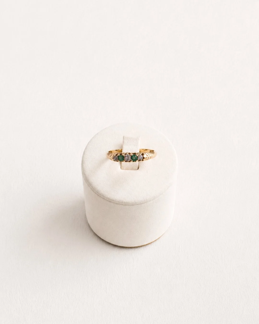 Vintage 18ct Gold Emerald & Diamond Ring