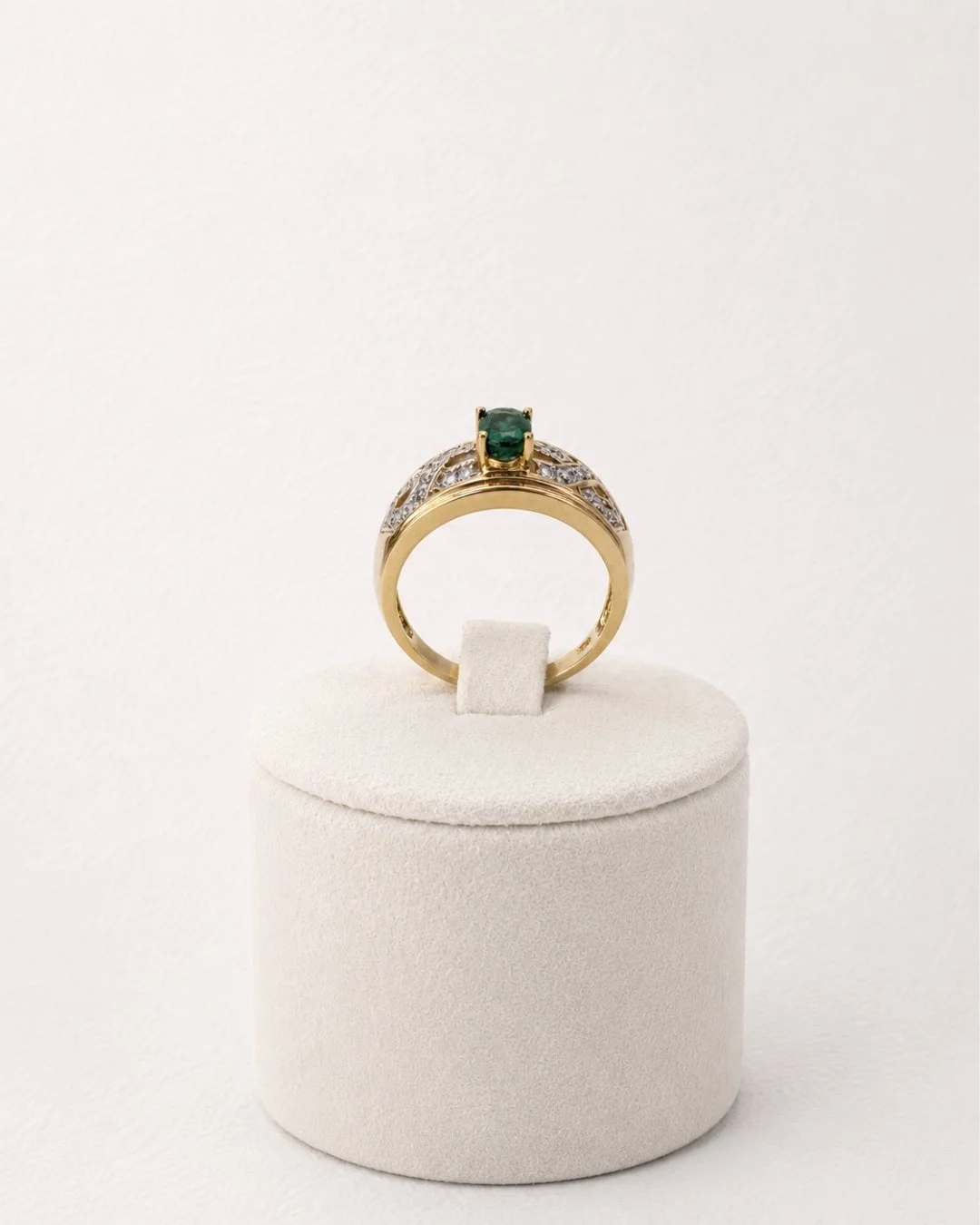 Emeral Diamond Ring 04.jpg