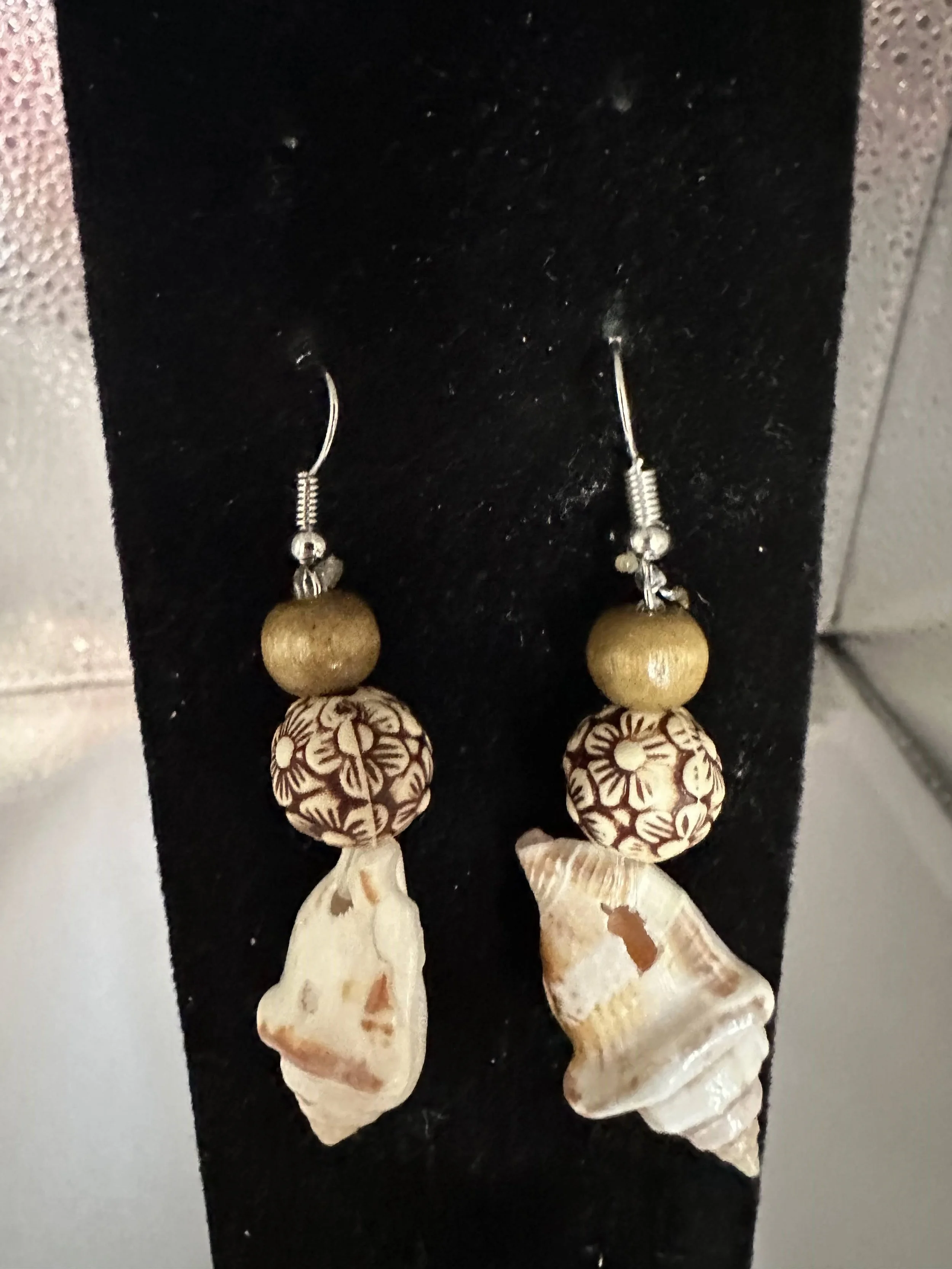 Seashell with Brown Flower beads