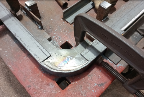 Angle line curved along template.