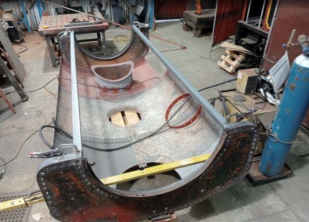 Saddle tank upper assembly.