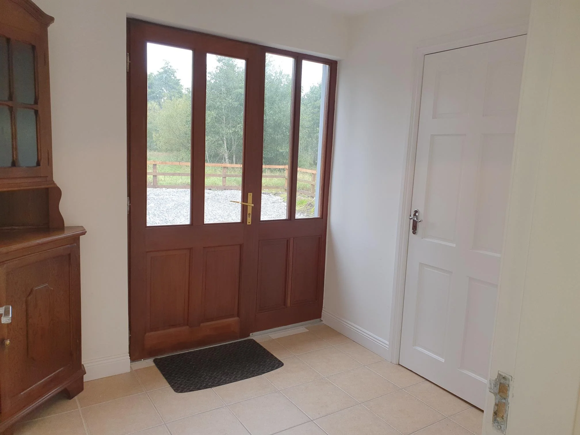 Renovated Foyer with Utility Room in 3 Bed Residential House