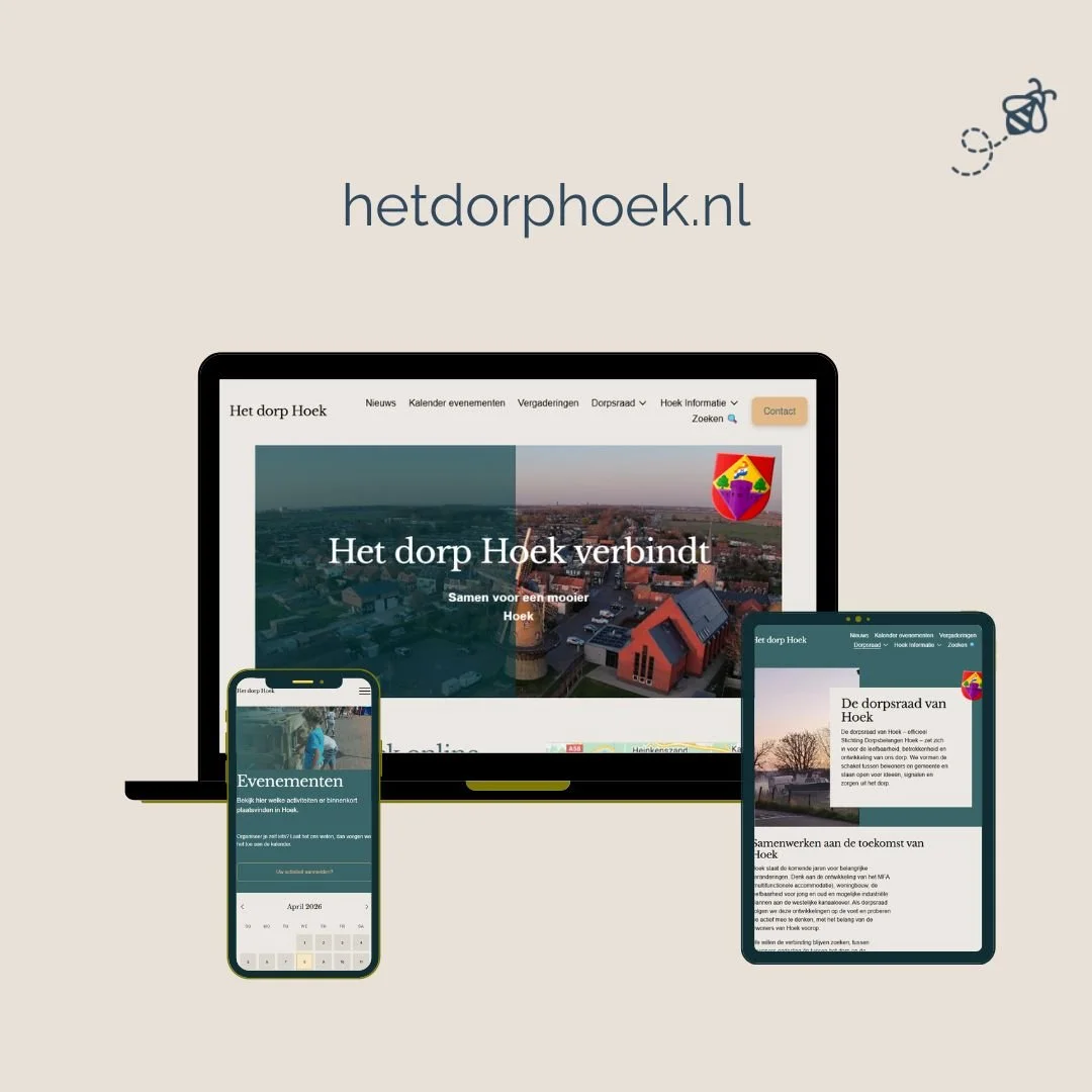 Een ontwerp mockup van de website 'Het dorp Hoek' op een laptop, een smartphone en een tablet, met de website en een vliegenmepper met een stippellijn in de bovenhoek.