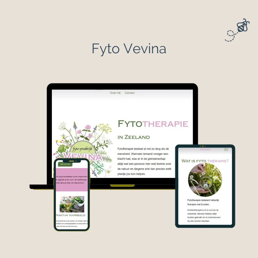 Een afbeelding met een laptop, tablet en smartphone die websites over fytotherapie (planten therapie) tonen, met teksten en afbeeldingen van kruiden en planten, op een beige achtergrond.