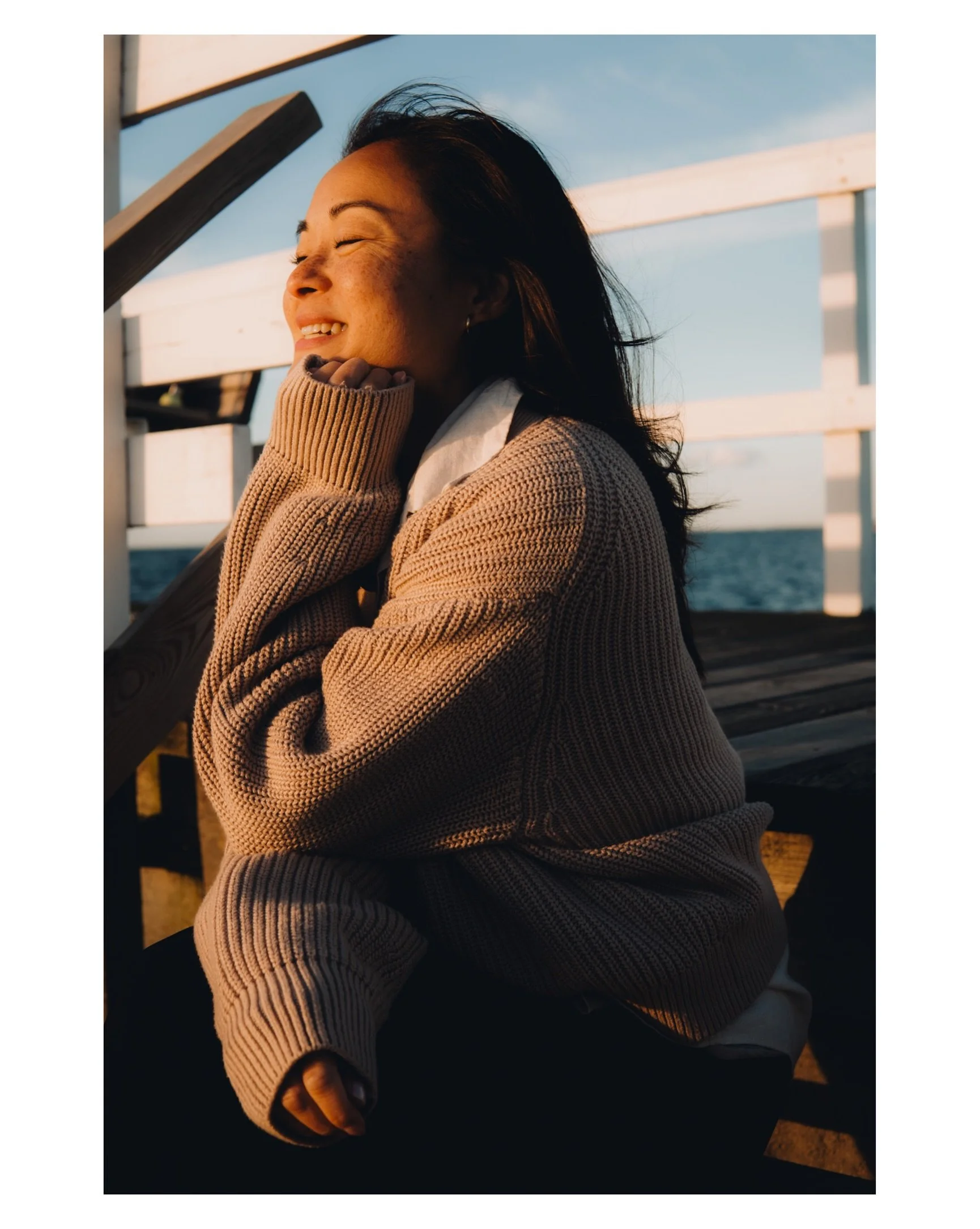Been wanting to practice portrait photography, so on Thursday @maimaria.v and I caught the last bit of summer light by the sea ☀️📸

Thanks for bringing the energy and being the ultimate hype woman @maimaria.v 🫶🏽

📷 Sony A6400 @sony.nordic 
Sigma 