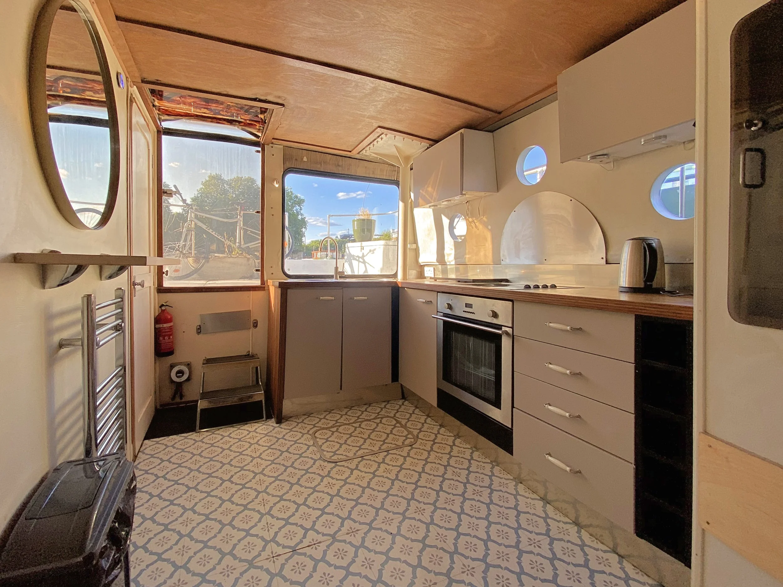 Kitchen 2.jpg