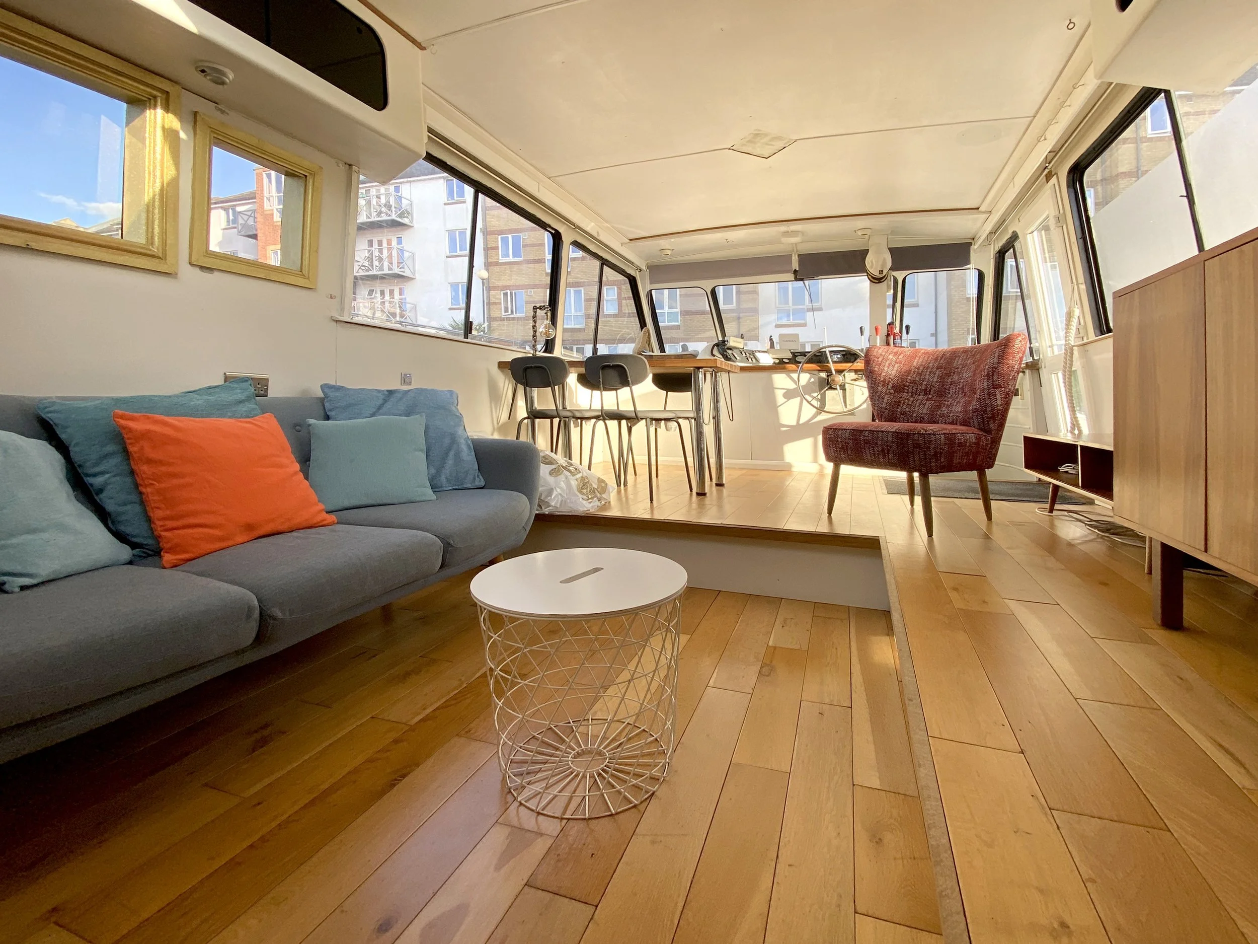 Lounge 1.jpg