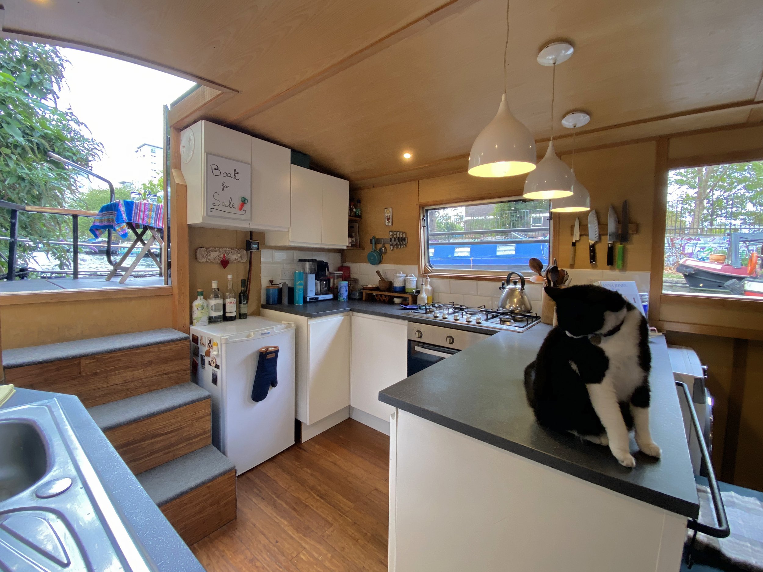 Kitchen 2.jpg
