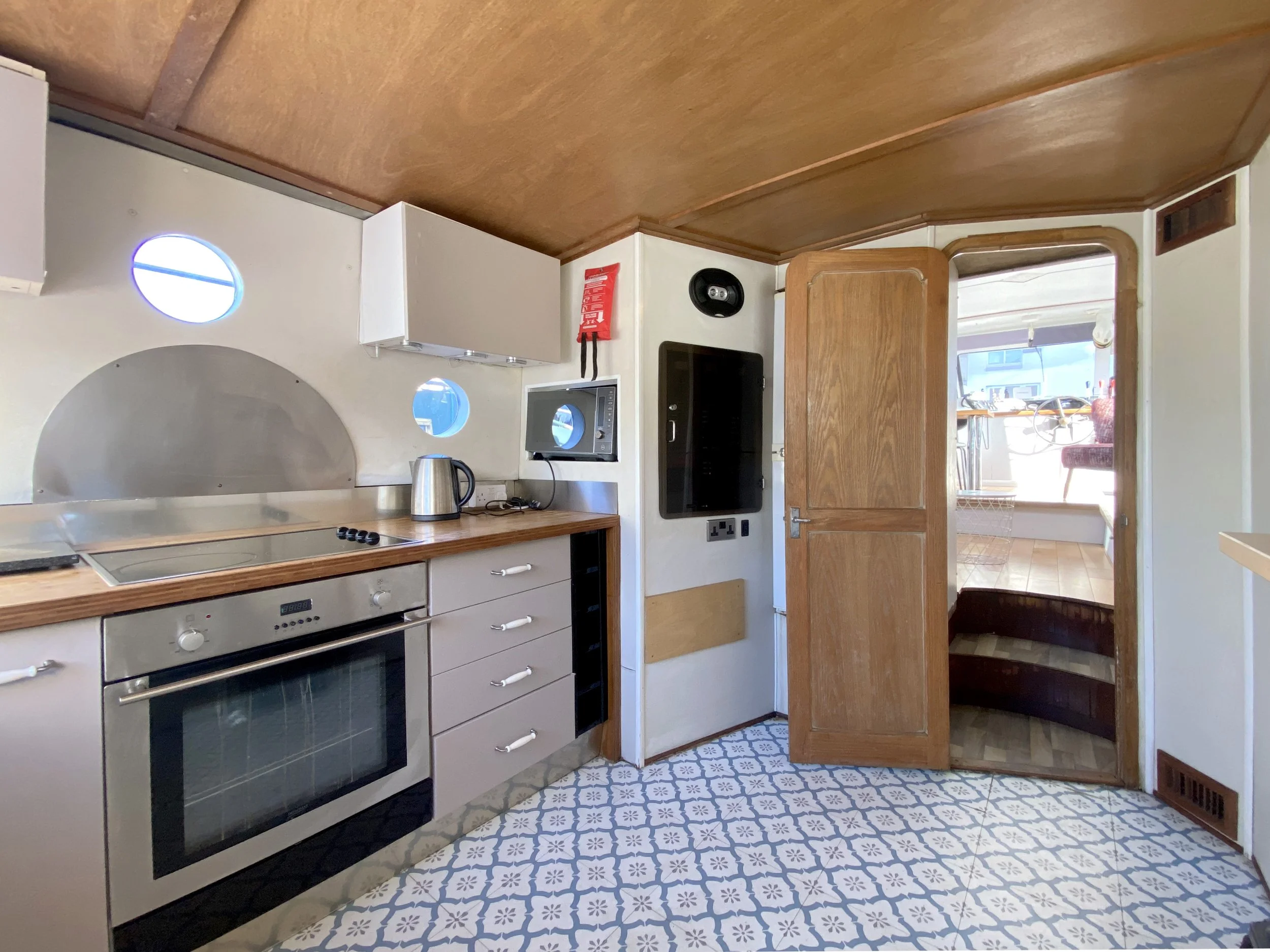 Kitchen 1.jpg