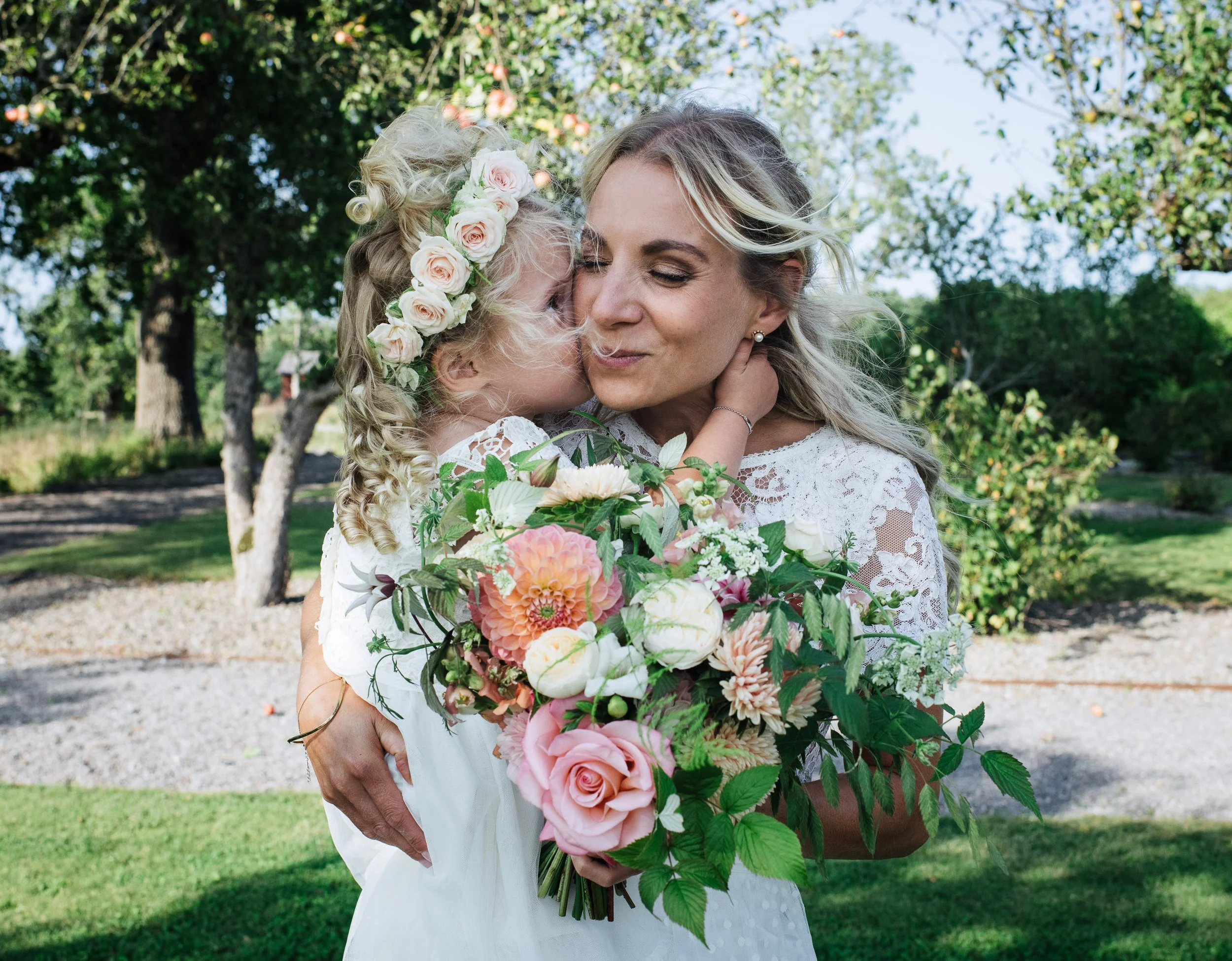 bride kissing her daughter whilst at her wedding in Stockholm