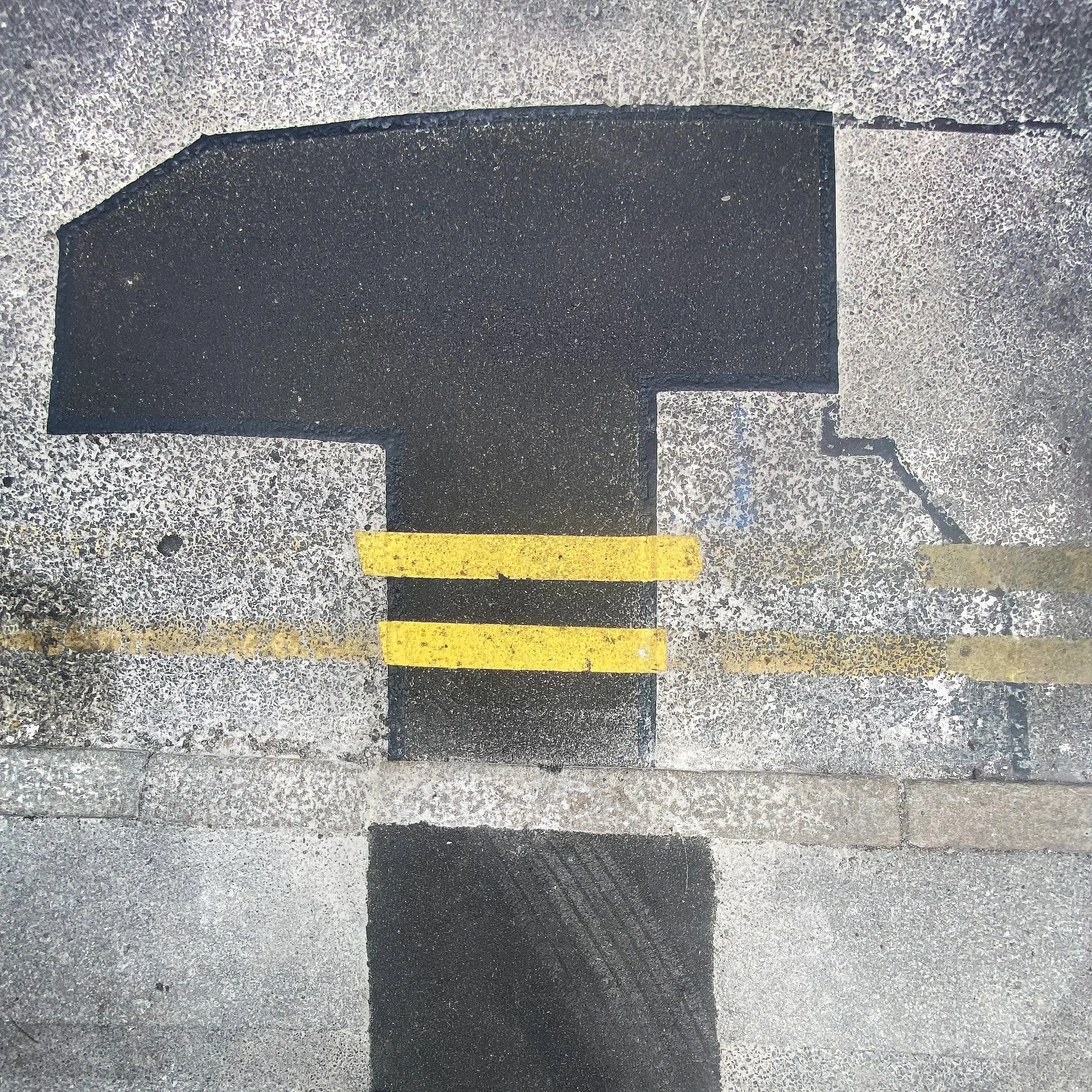 Split Continuity
2026
Digital print
40 × 40 cm

Different materials, markings and repairs divide the street into an improvised geometry. Yellow lines cross the joins, momentarily binding fragments that remain visibly separate. The surface records int