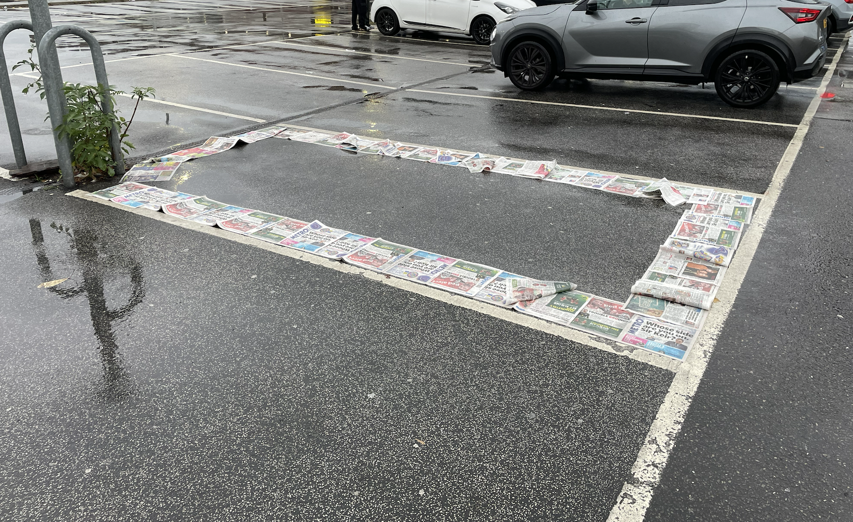 I laid Metro Newspapers along the perimeter of one carpark lot of an Aldi in the heart of Salford. This very Aldi was built on what was once the location of the Salford Markets. Experiment sensing the speed a perimeter can be reclaimed, repurposed an