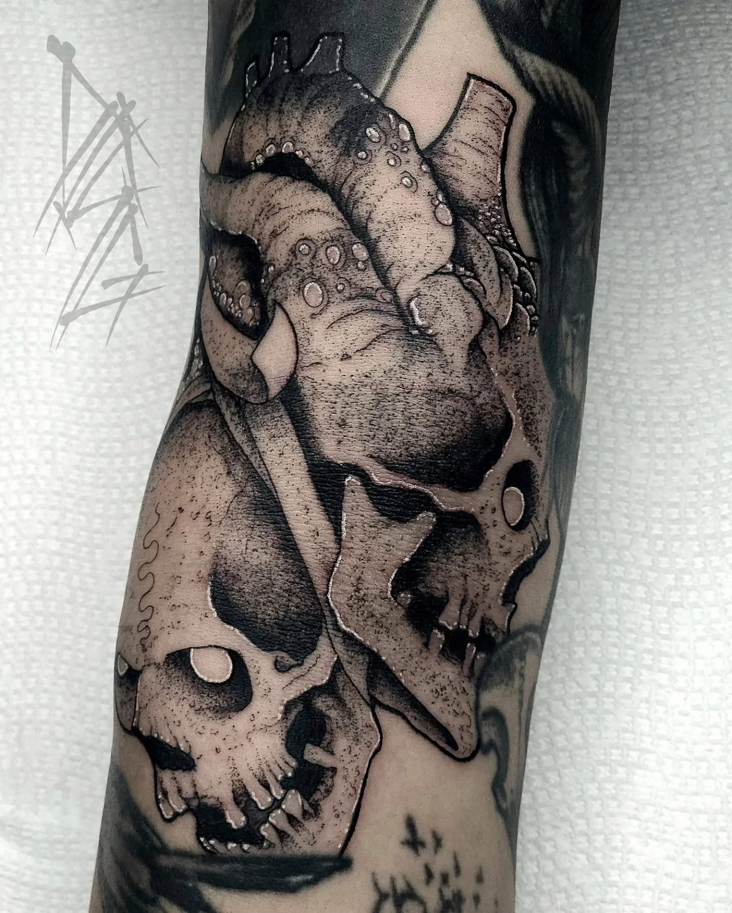 Ventricles cascading from my
eviscerated vessel, 𝖛𝖎𝖔𝖑𝖊𝖓𝖈𝖊 and 𝖘𝖎𝖑𝖊𝖓𝖈𝖊🥀

🦇

🦇

🦇

Done using:
@riptattoocare
@dkrotary
@kwadron
@familytraditionsupply
@tatsoul

#disengagetattoos #skulltattoo #goth #fyp #tattoos