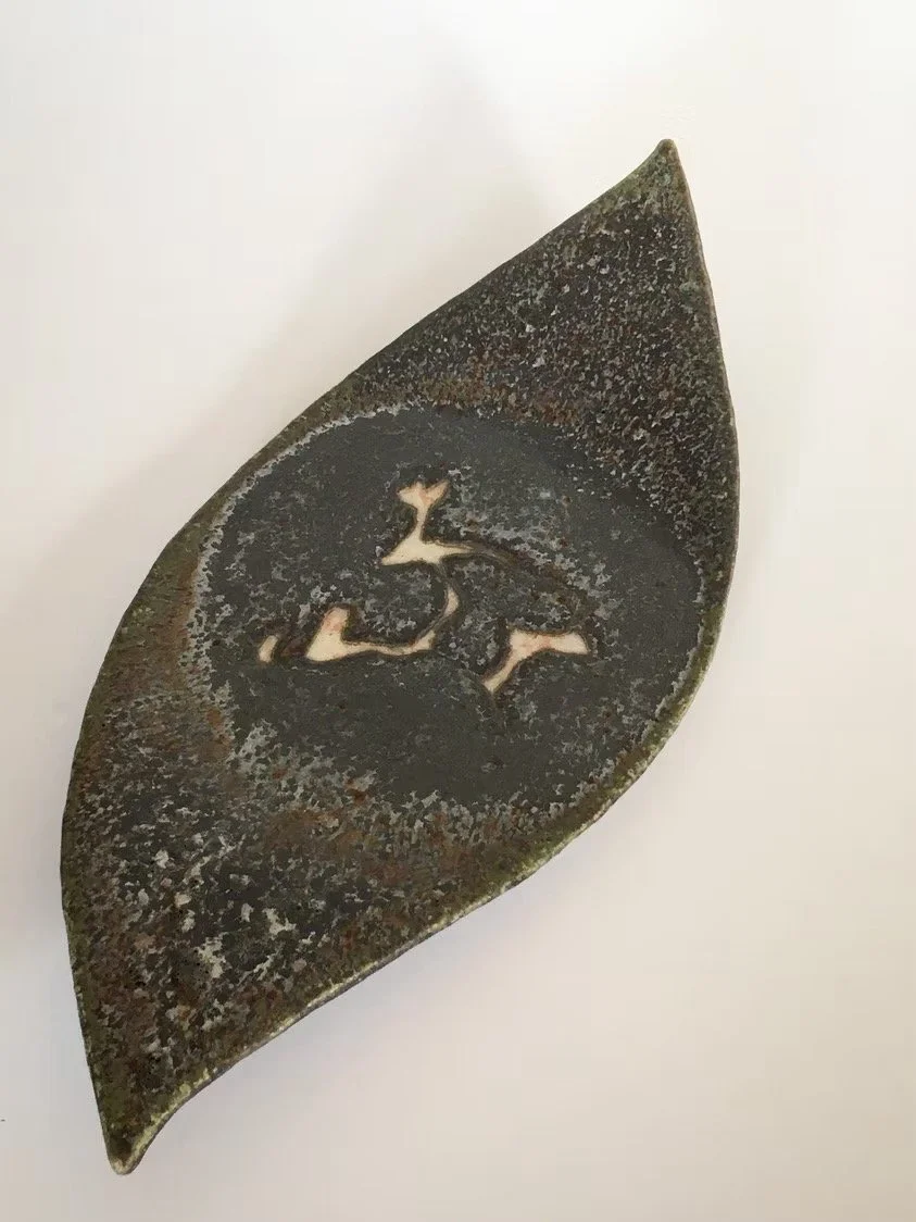 KUVASTIMESSA, 2007
käsinrakennettu vati, 26,5x12 cm