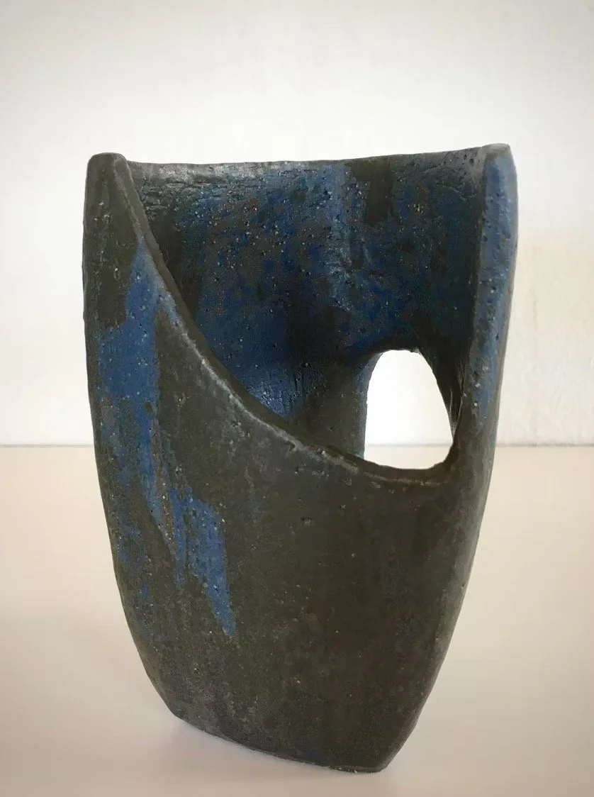 OIVALLETTU MATKALYHTY, 2008
käsinrakennettu keramiikkaveistos, 12x8 cm