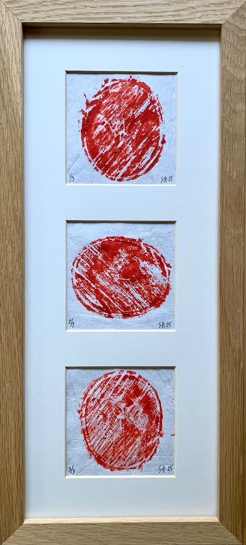 AMPUTATION, 2025
linoväriprintit 1/3-3/3 käsintehdylle paperille, 47,5x21,5 cm, kehystetty