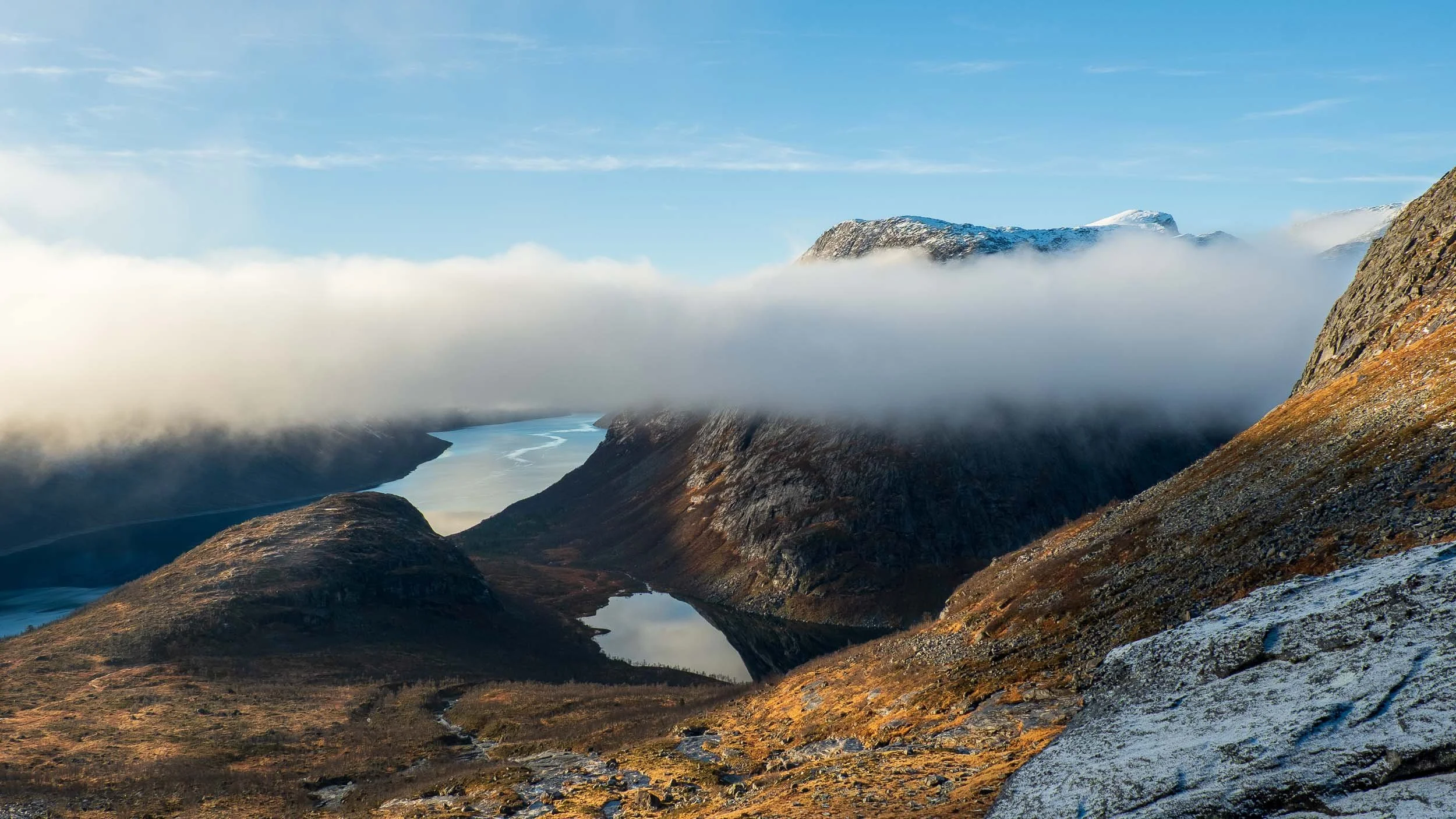 Heggmovatnet sett fra foten av Bogvasstinden