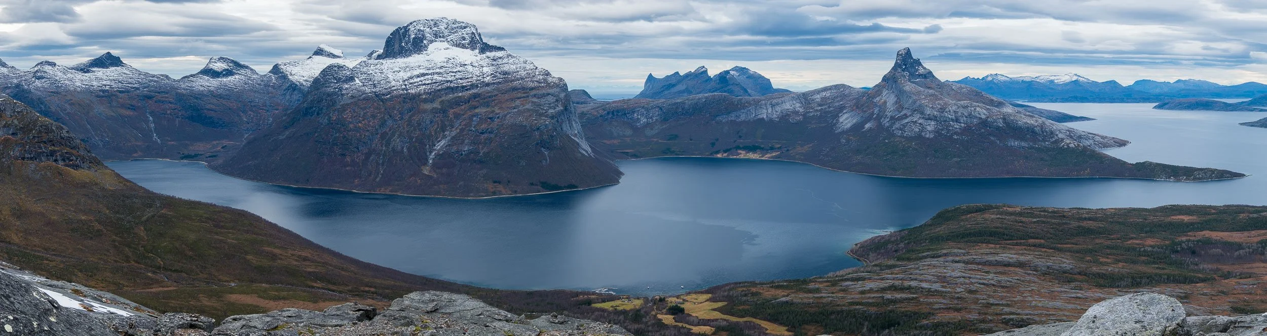 Sjunkfjorden. Utsikt fra Færøytinden