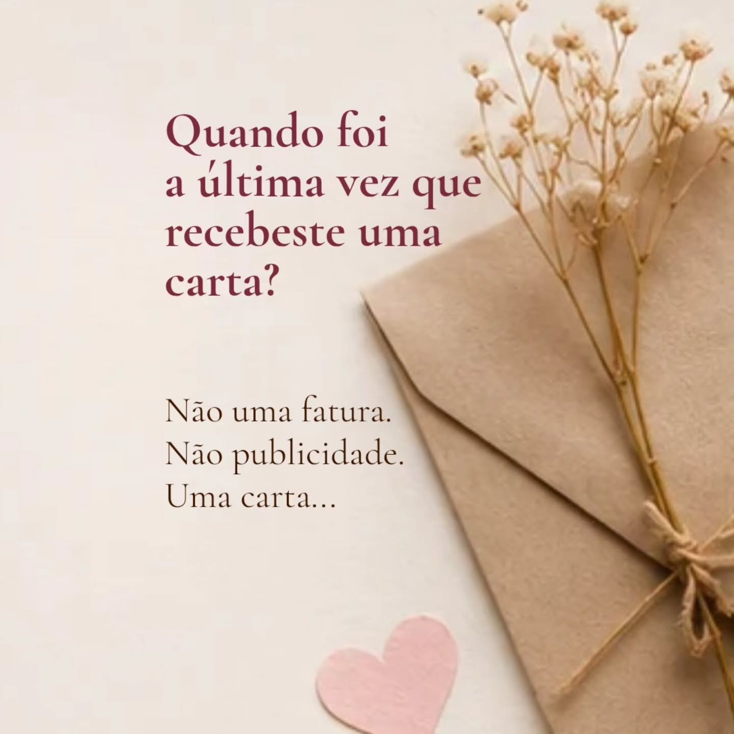 Nos &uacute;ltimos dias tenho falado muito nas cartas.

N&atilde;o apenas como um peda&ccedil;o de papel.
Mas como uma forma de presen&ccedil;a. 💌

Durante muitos anos foram a &uacute;nica maneira de dizer: "Estou aqui."

Hoje falamos em s