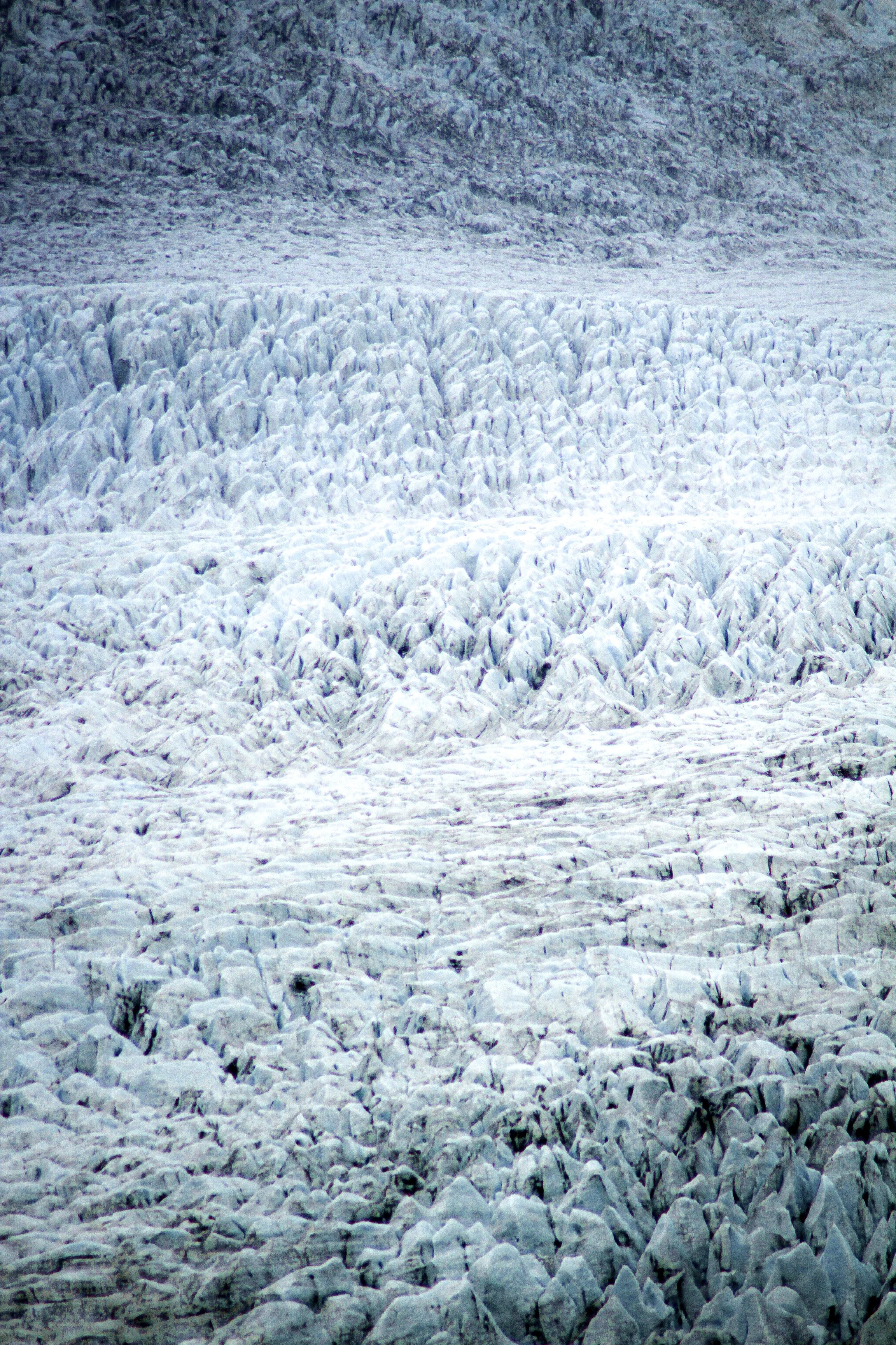 Glacier ice rising behind Fjallsárlón glacier lagoon in Iceland
