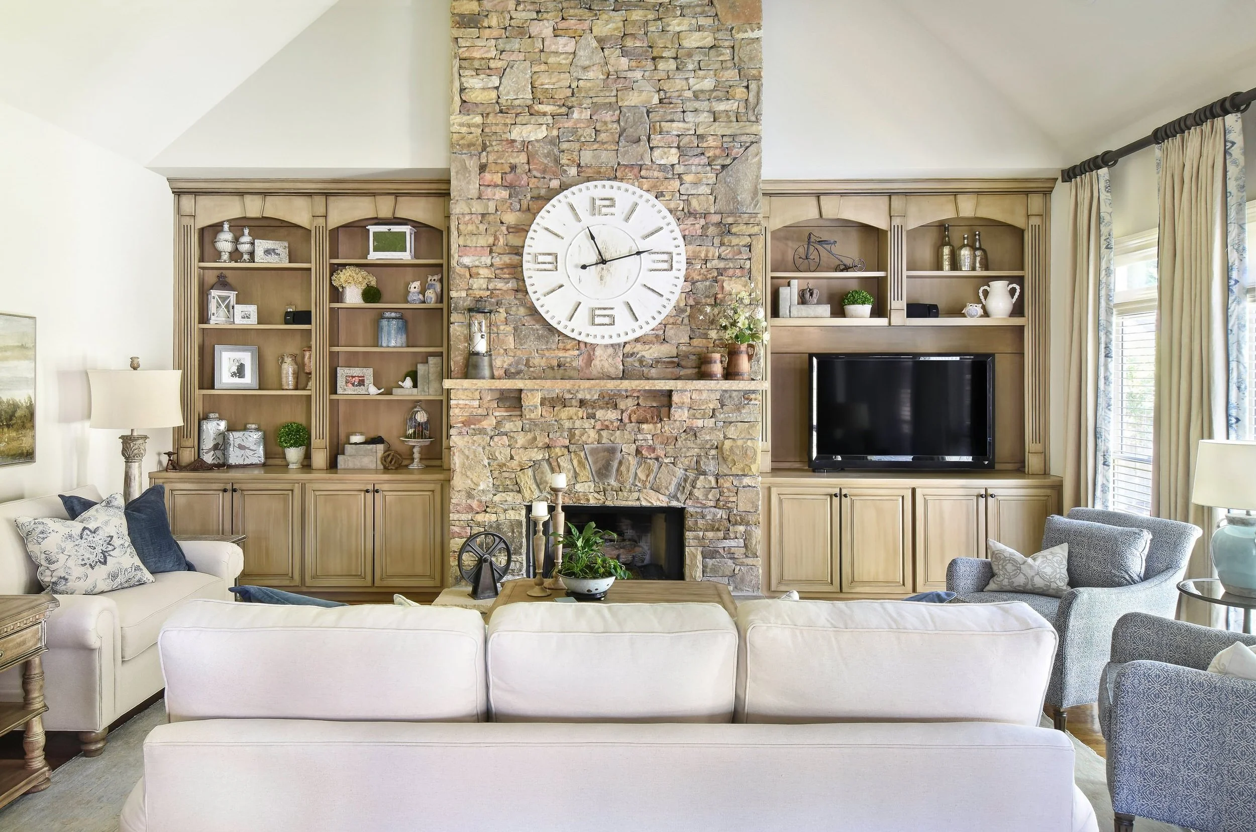farmhouse-comfortable-cozy-look-fixer-upper-look-chosen-interiors-img~89618c690a380a52_14-6341-1-d9ab046.jpg