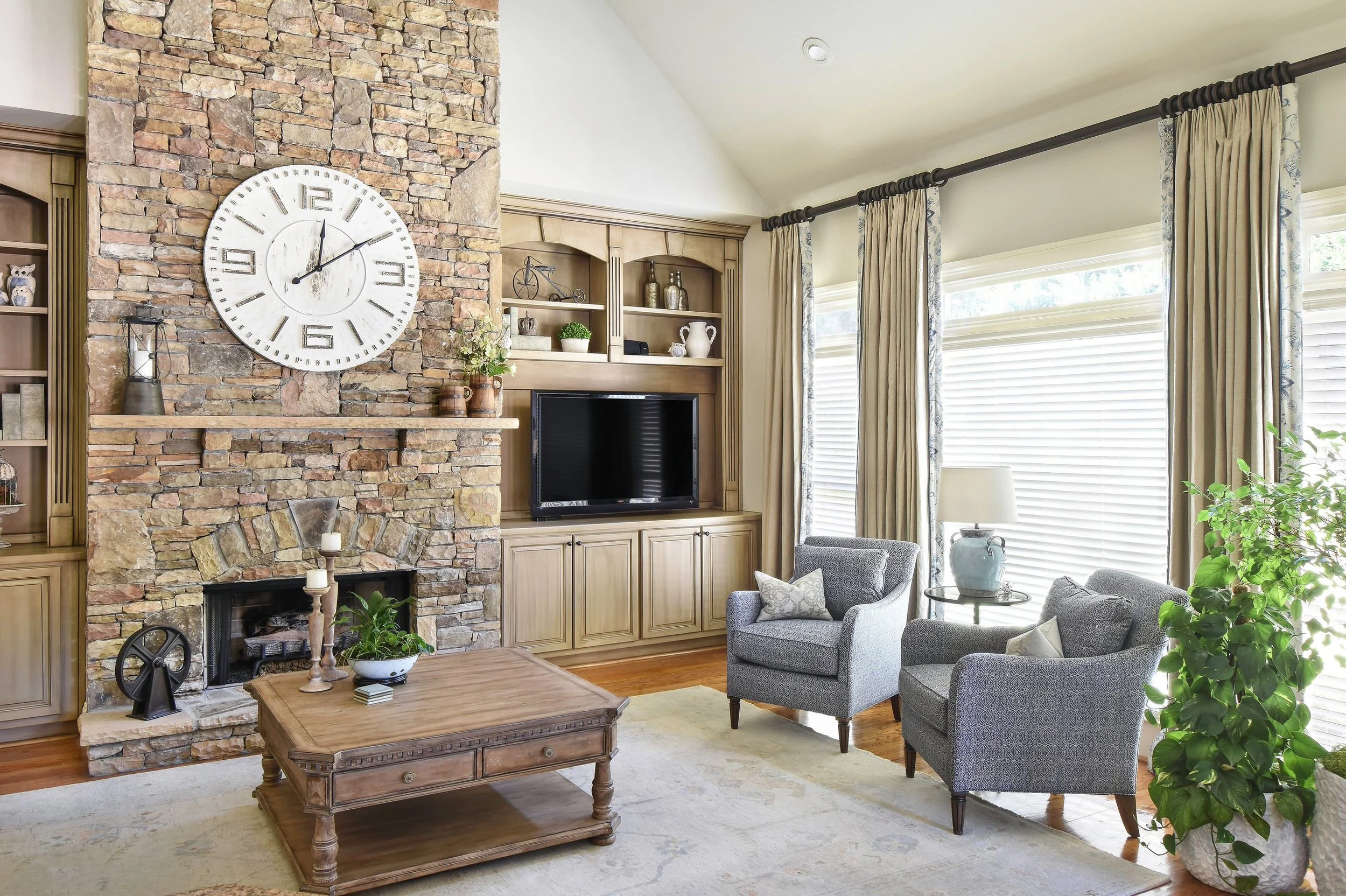 farmhouse-comfortable-cozy-look-fixer-upper-look-chosen-interiors-img~a31172800a380a5c_14-9965-1-16d0738.jpg
