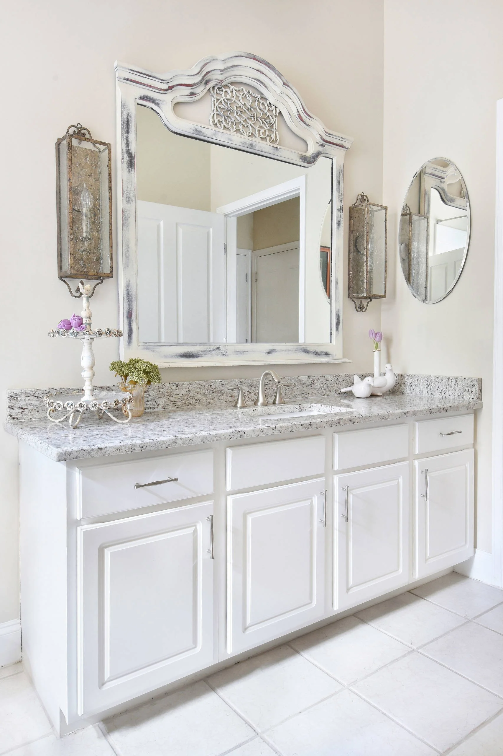 traditional-farmhouse-guest-suite-chosen-interiors-img~fc01a3a70c05848e_14-1338-1-e1d0137.jpg