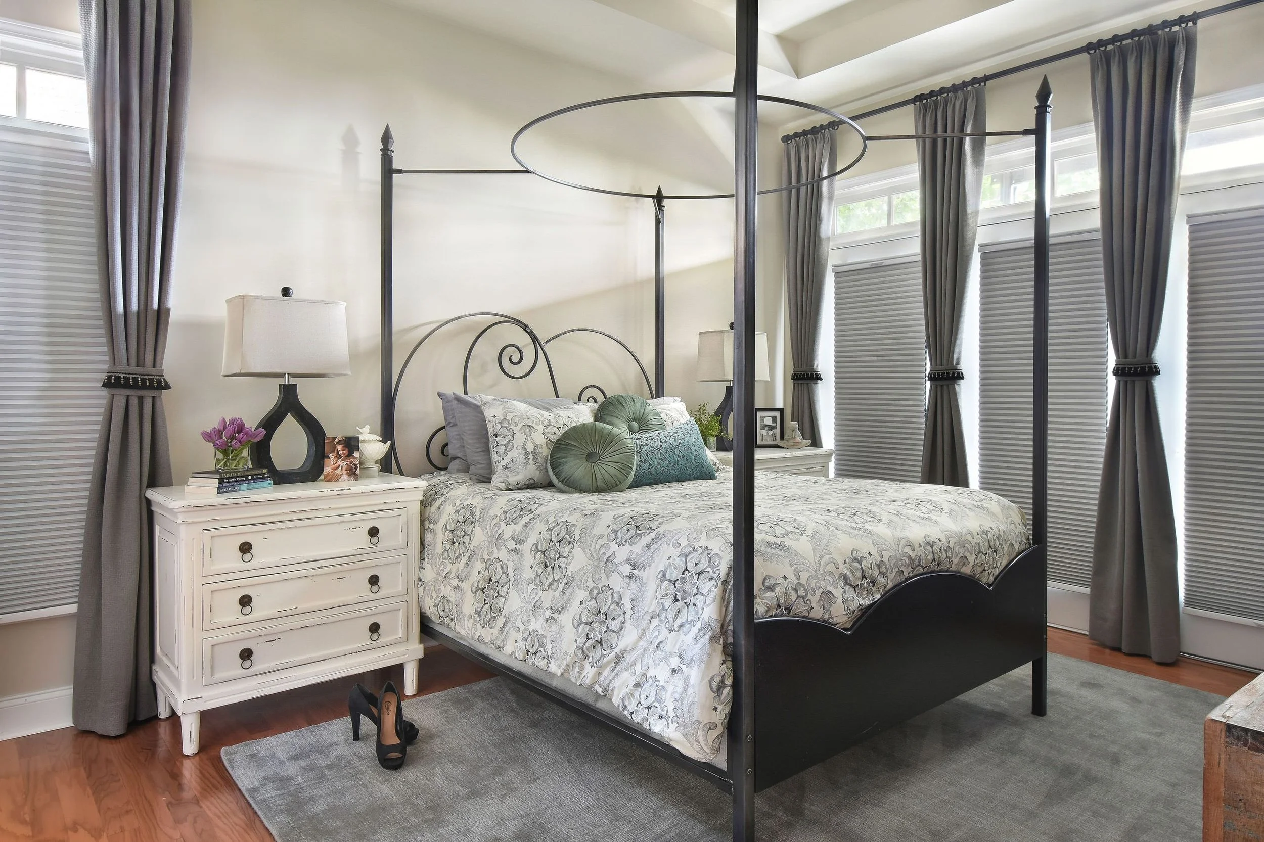 eclectic-master-bedroom-and-bath-chosen-interiors-img~f0b18dc30c0ff2e3_14-6882-1-8540269.jpg