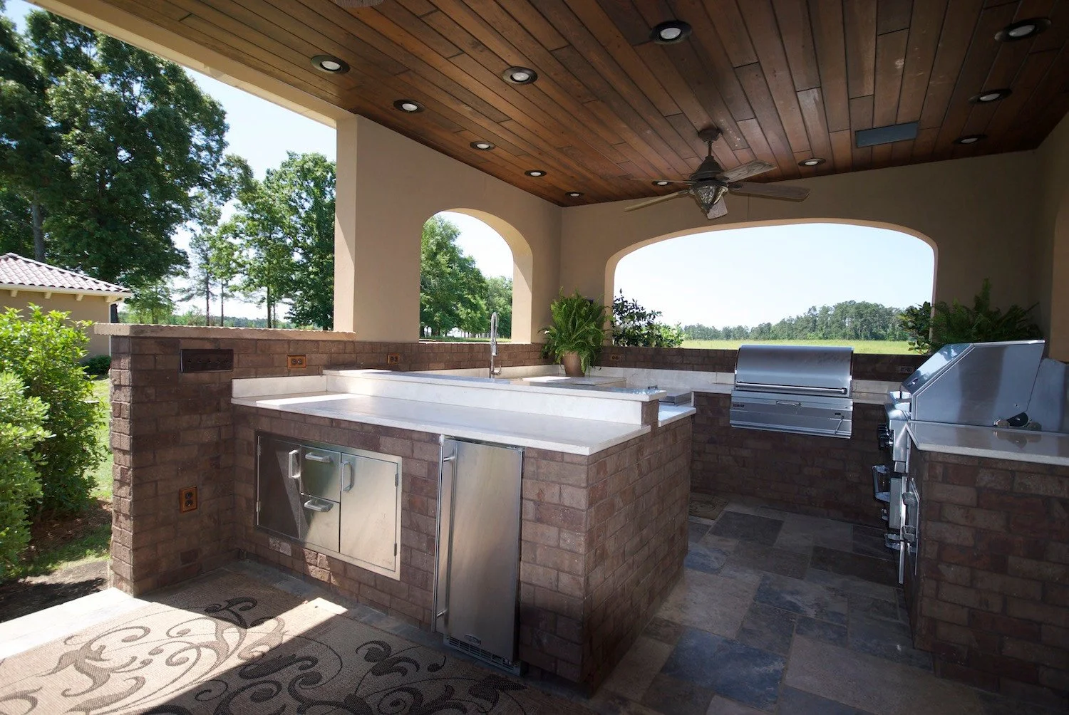 outdoor-kitchen-chosen-interiors-img~53110ff505ddf9c5_16-2567-1-e863d30.jpg