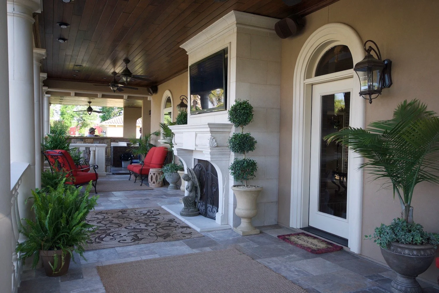 front-porch-patio-chosen-interiors-img~8801463905ddf9c1_16-6525-1-72f5740.jpg