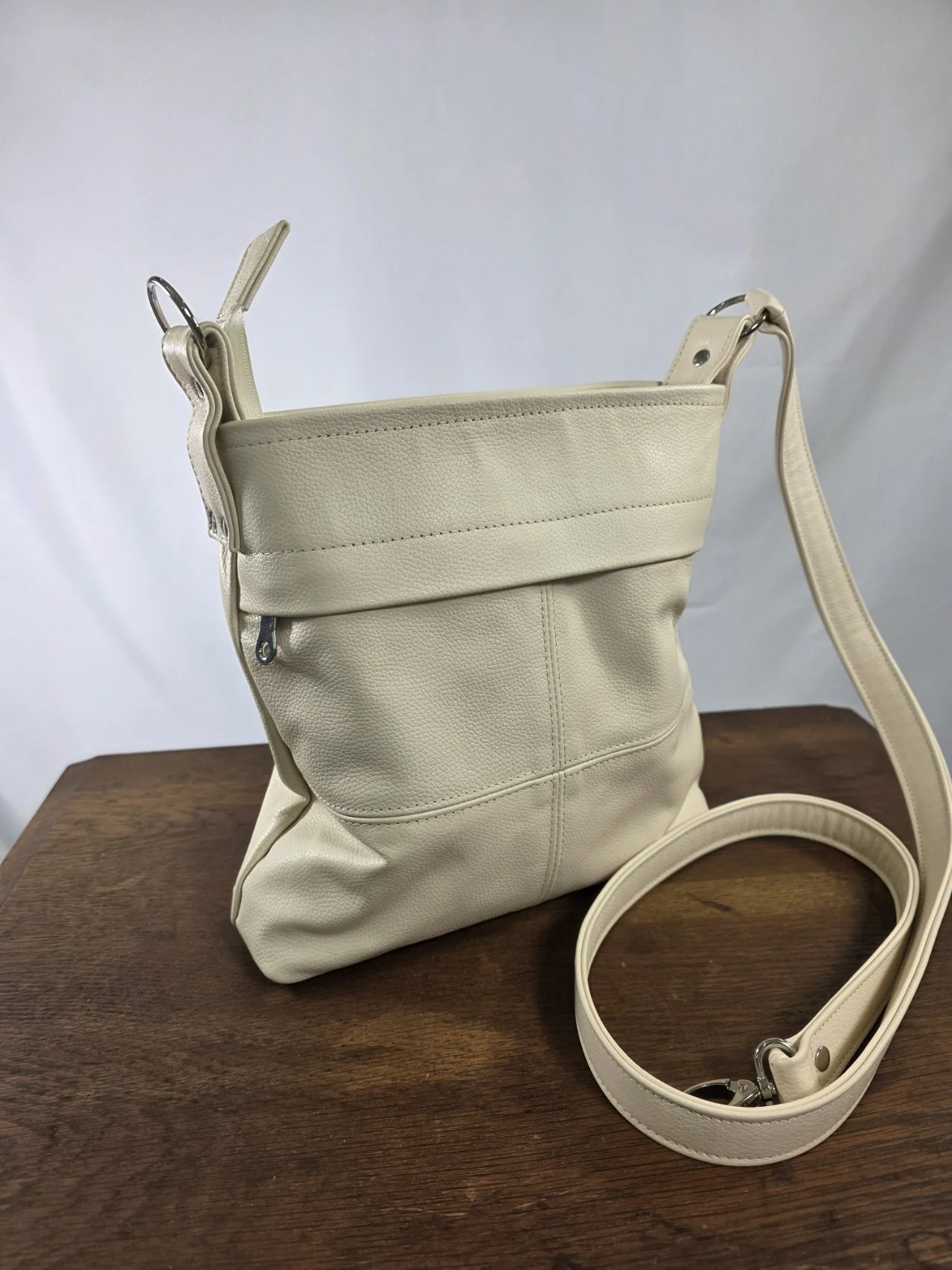 Cream lined handbag