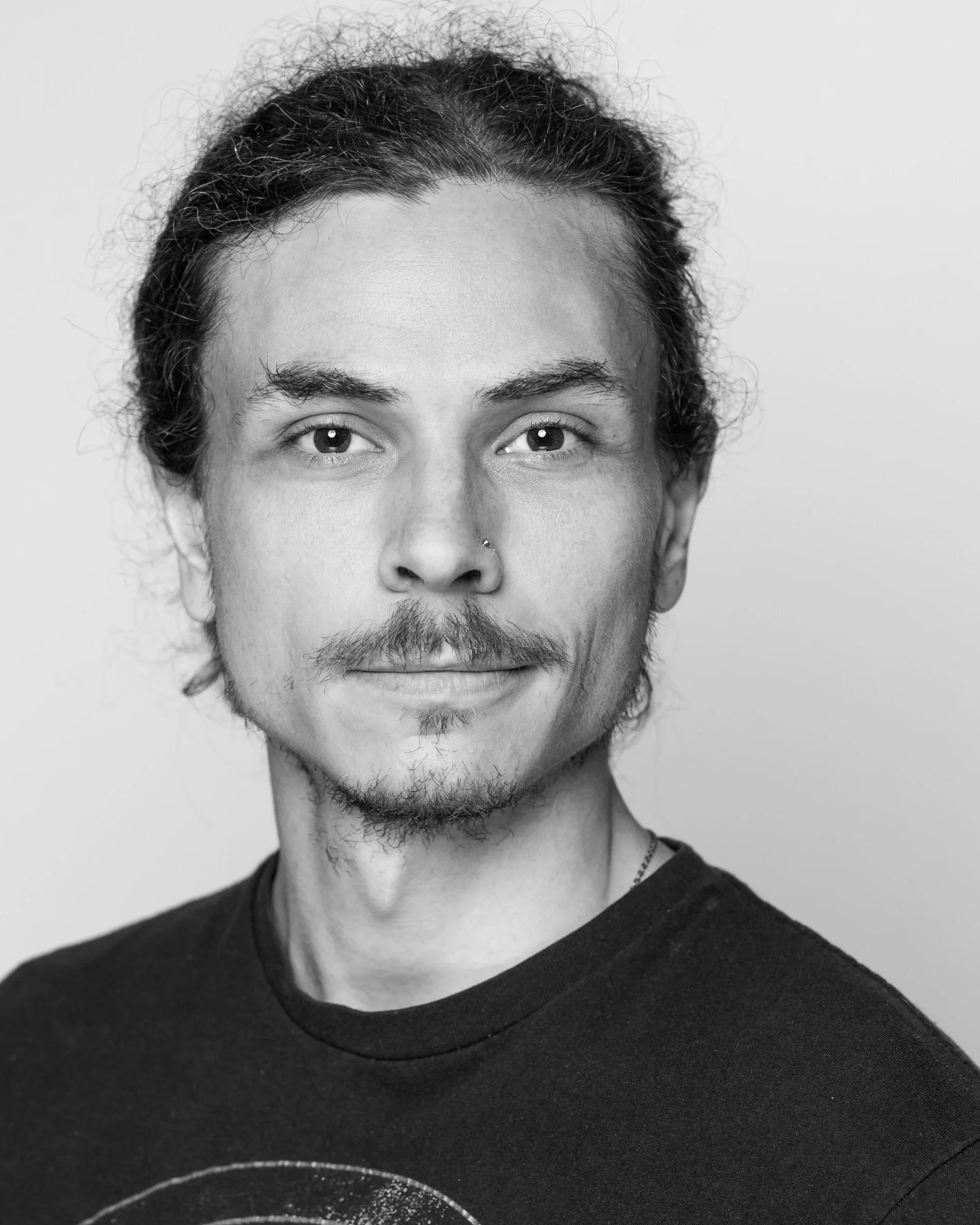 Benjamin Vernes as Tom
