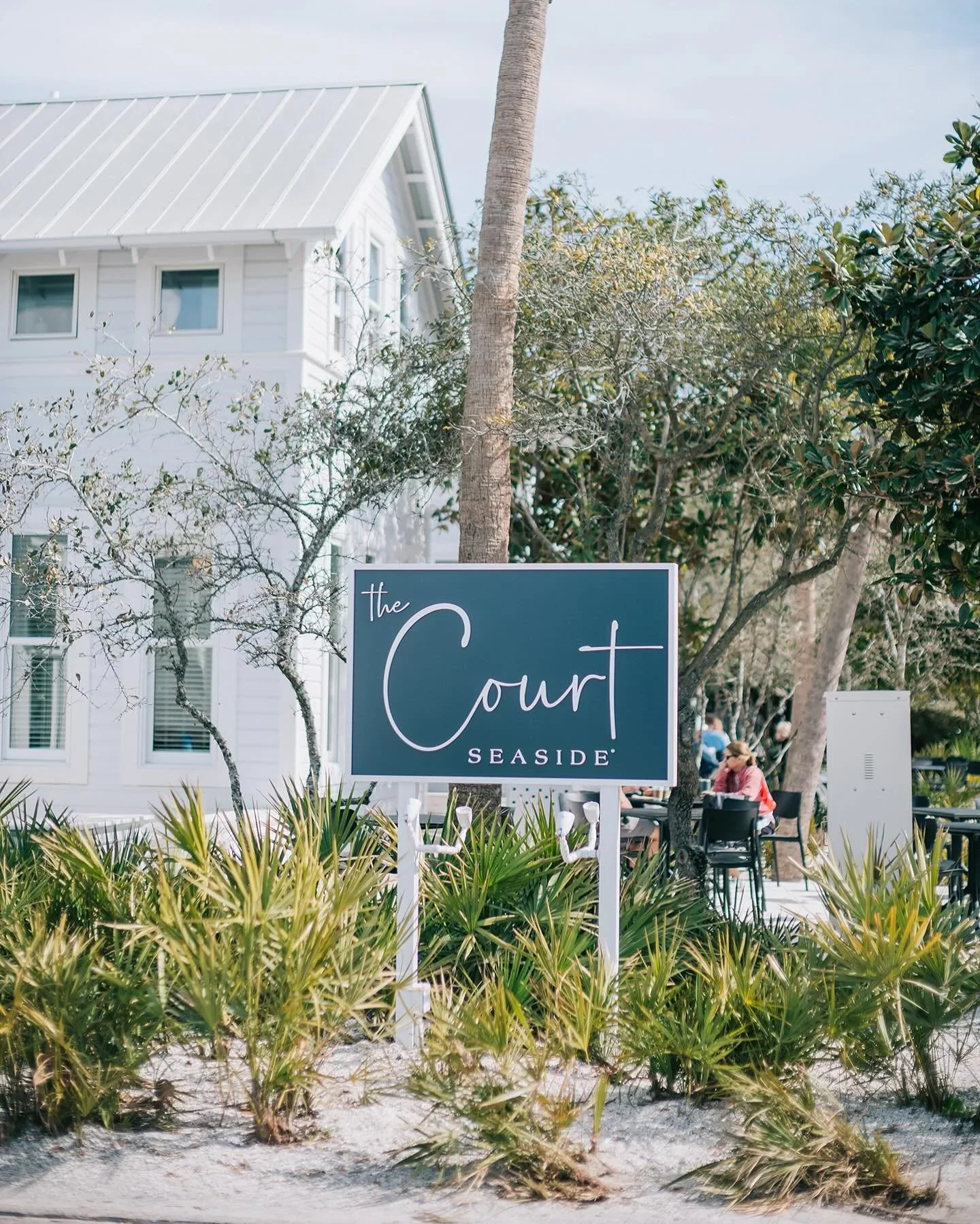 01-court-sign.webp