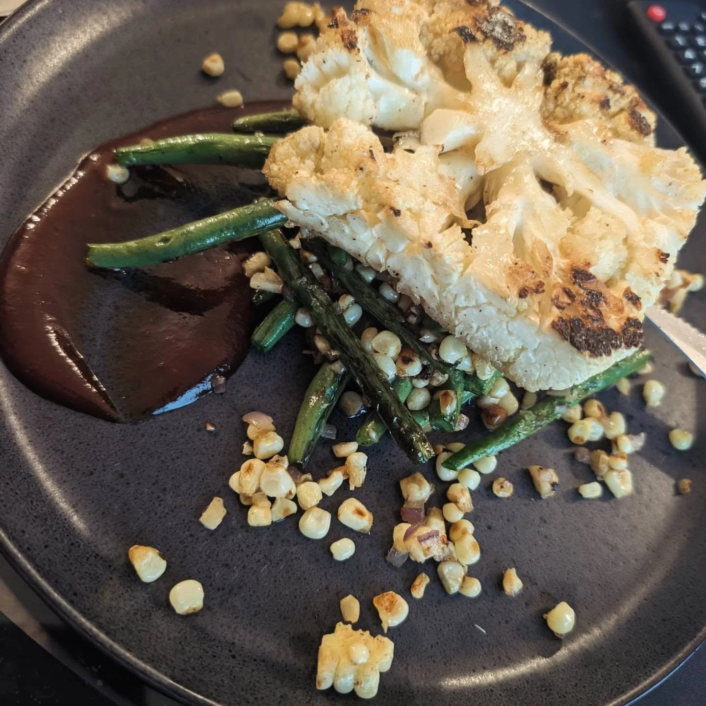 Seared Cauliflower Steak. Roasted Green Bean and Charred Corn Succotash. Smoky Sweet BBQ Sauce. 

#vegetarian #veganfood #vegetarianfood #veganrecipes #cheflife
