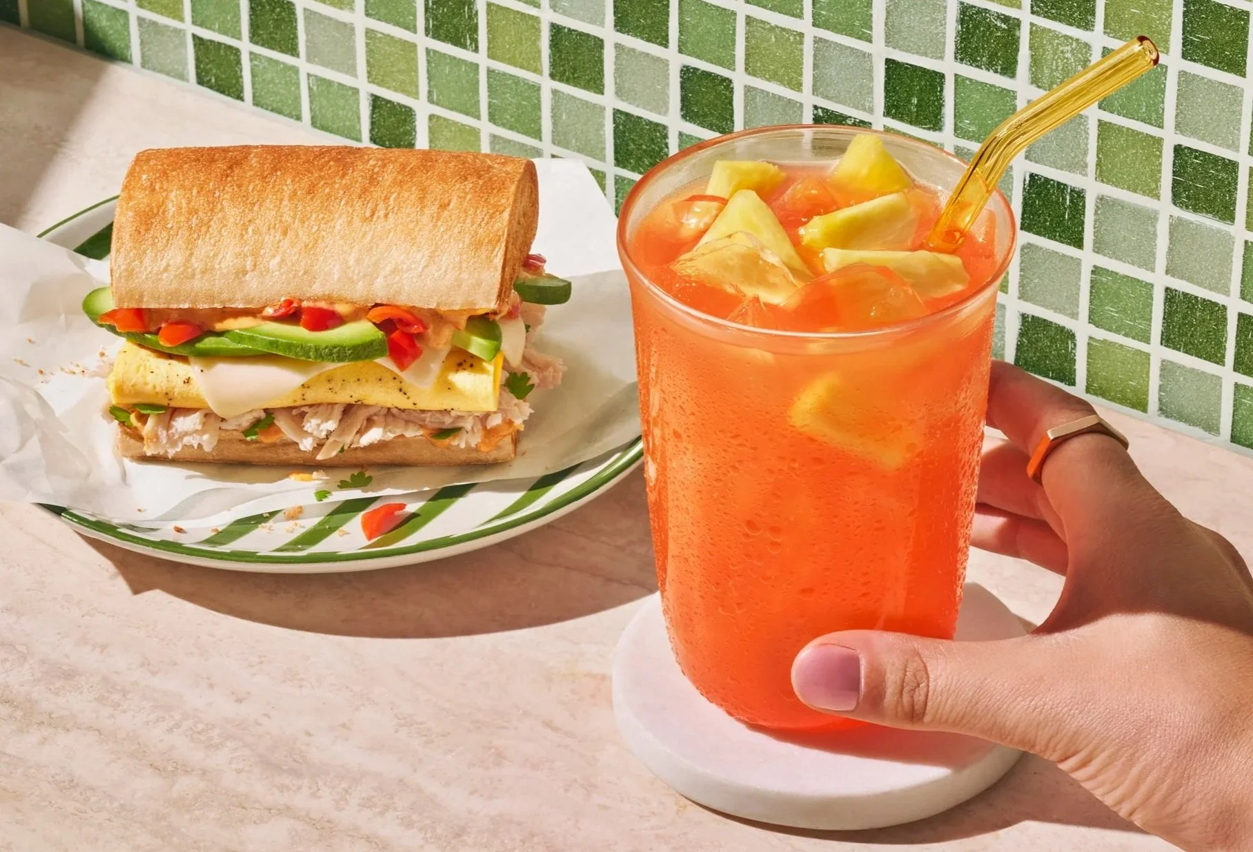 C4B-25_ChipotleChickenEgg%26Avo_EnergyRefresher_H_Hand_R2.jpg