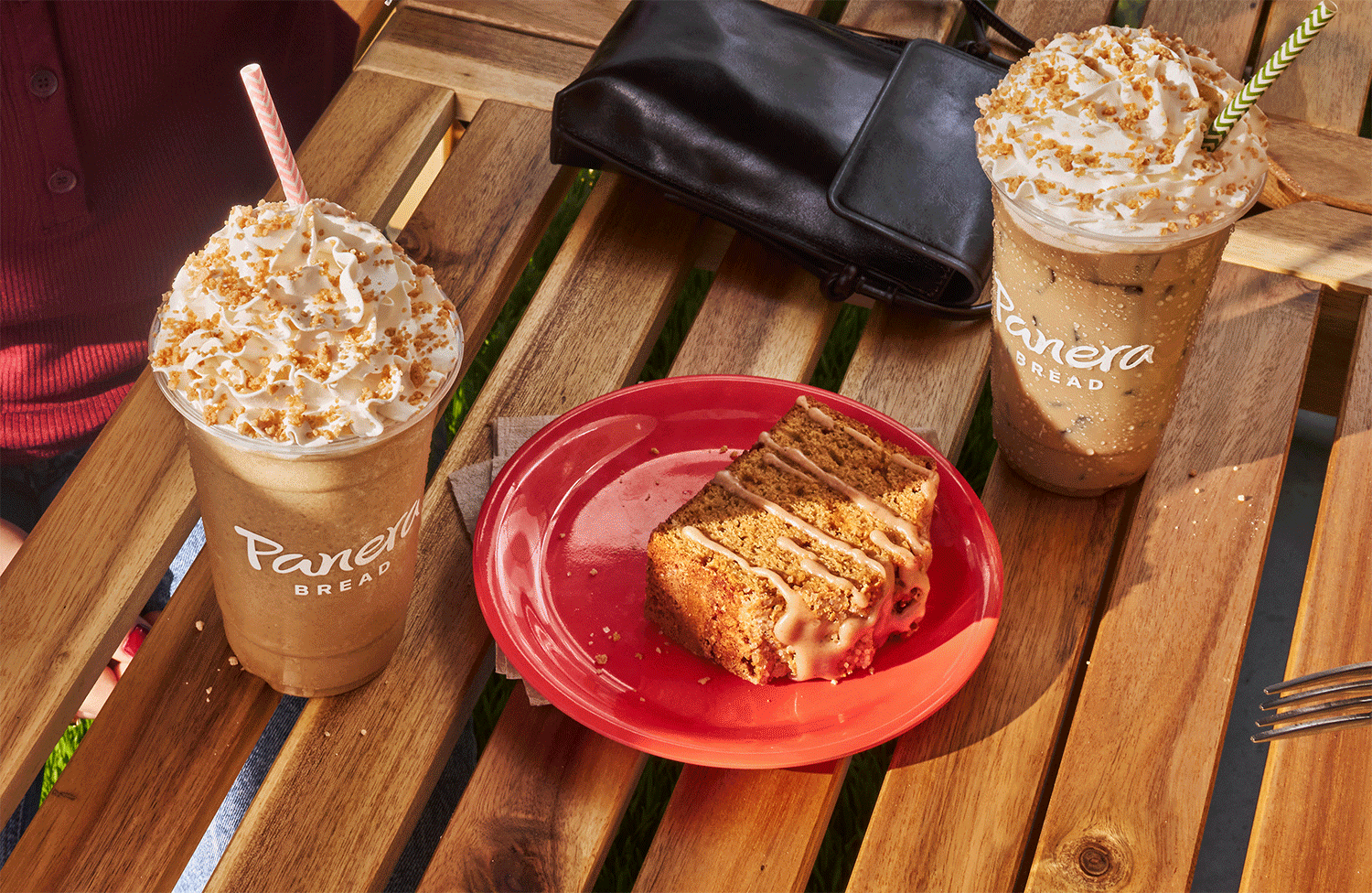 C726-IcedPumpkinSpiceLatte_PumpkinSpiceFrozenJava_CaramelPumpkinSlice_GIF_R1-FF.gif