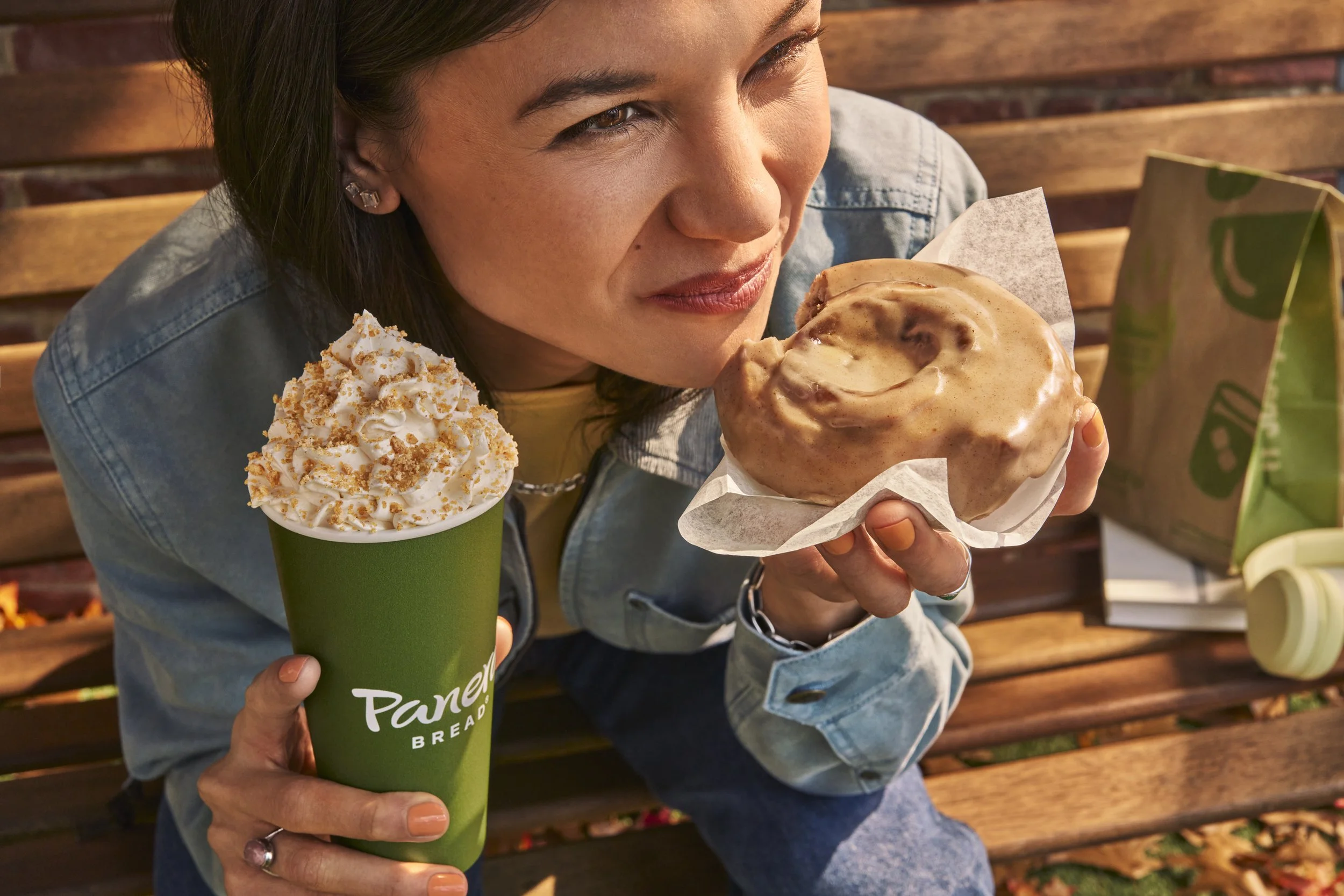 C726-PumpkinCinnamonRoll_PumpkinSpiceLatte_MyPanera_0395_R1.jpg
