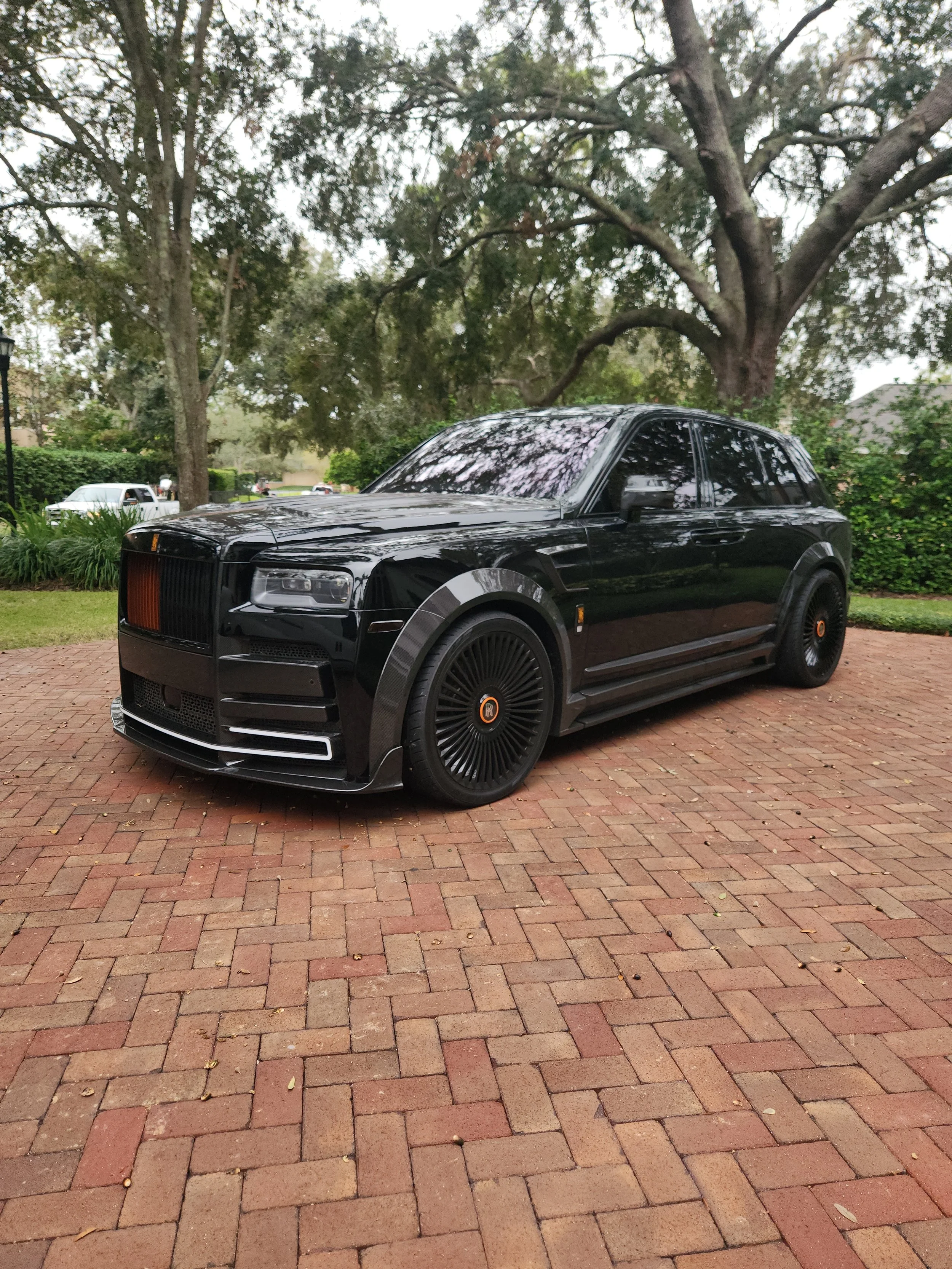 Rolls-Royce Cullinan wheel repair Tarpon Springs

Luxury and exotic rim restoration Tampa Bay

Trusted ultra-luxury vehicle wheel repair Florida

Precision alloy wheel repair for Rolls-Royce vehicles

High-end luxury SUV wheel scratch and curb rash r