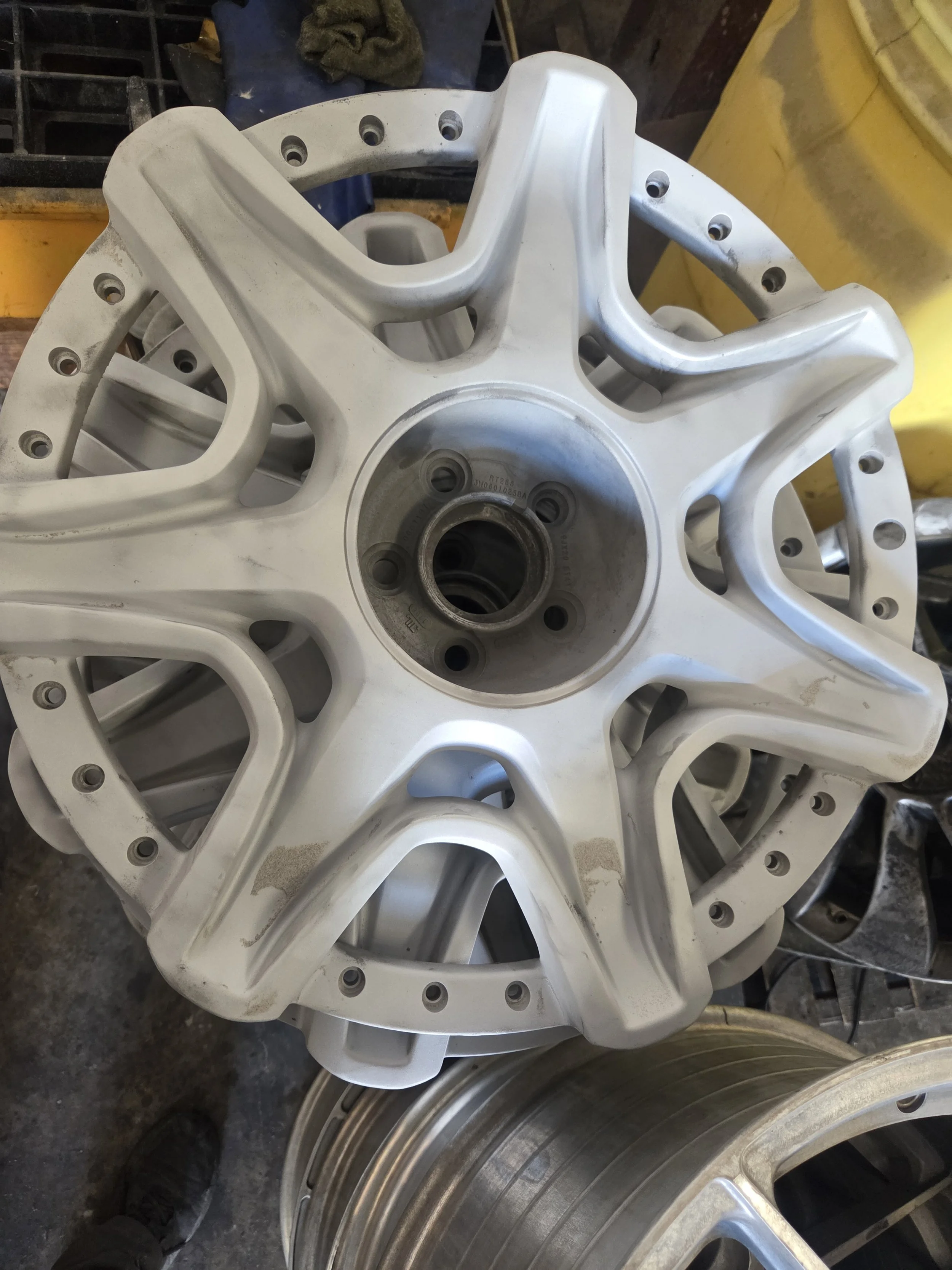 Bentley Continental 2-piece wheel chemical stripping Tarpon Springs

Alloy wheel acid and chemical stripping Tampa Bay

Bentley split rim bare metal stripping Florida

Professional wheel paint and clear coat stripping

Multi-piece rim chemical bath a