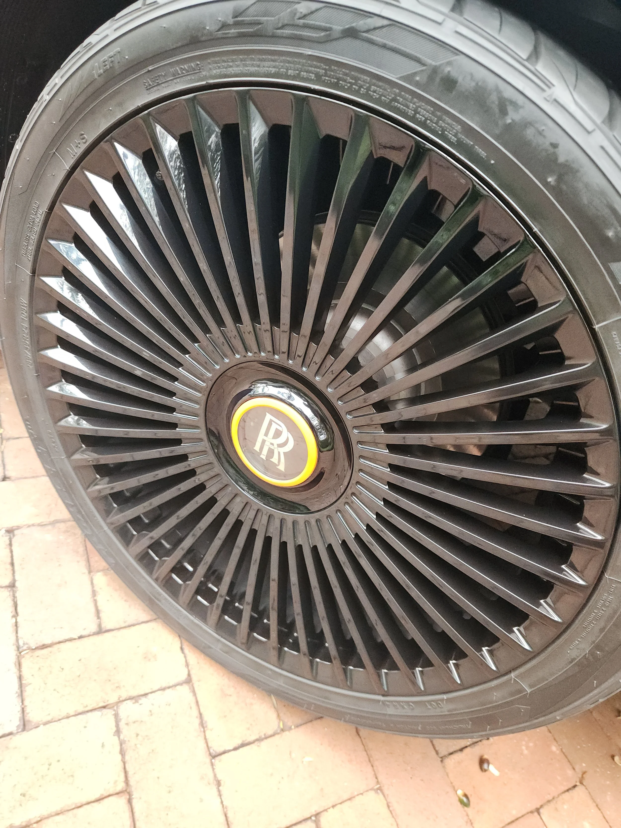 Rolls-Royce Cullinan wheel repair Tarpon Springs

exotic rim restoration Tampa Bay

Trusted ultra-luxury vehicle wheel repair Florida

Rolls-Royce vehicles

heel scratch and curb rash removal

Professional wheel restoration preferred  by tampa bay ow