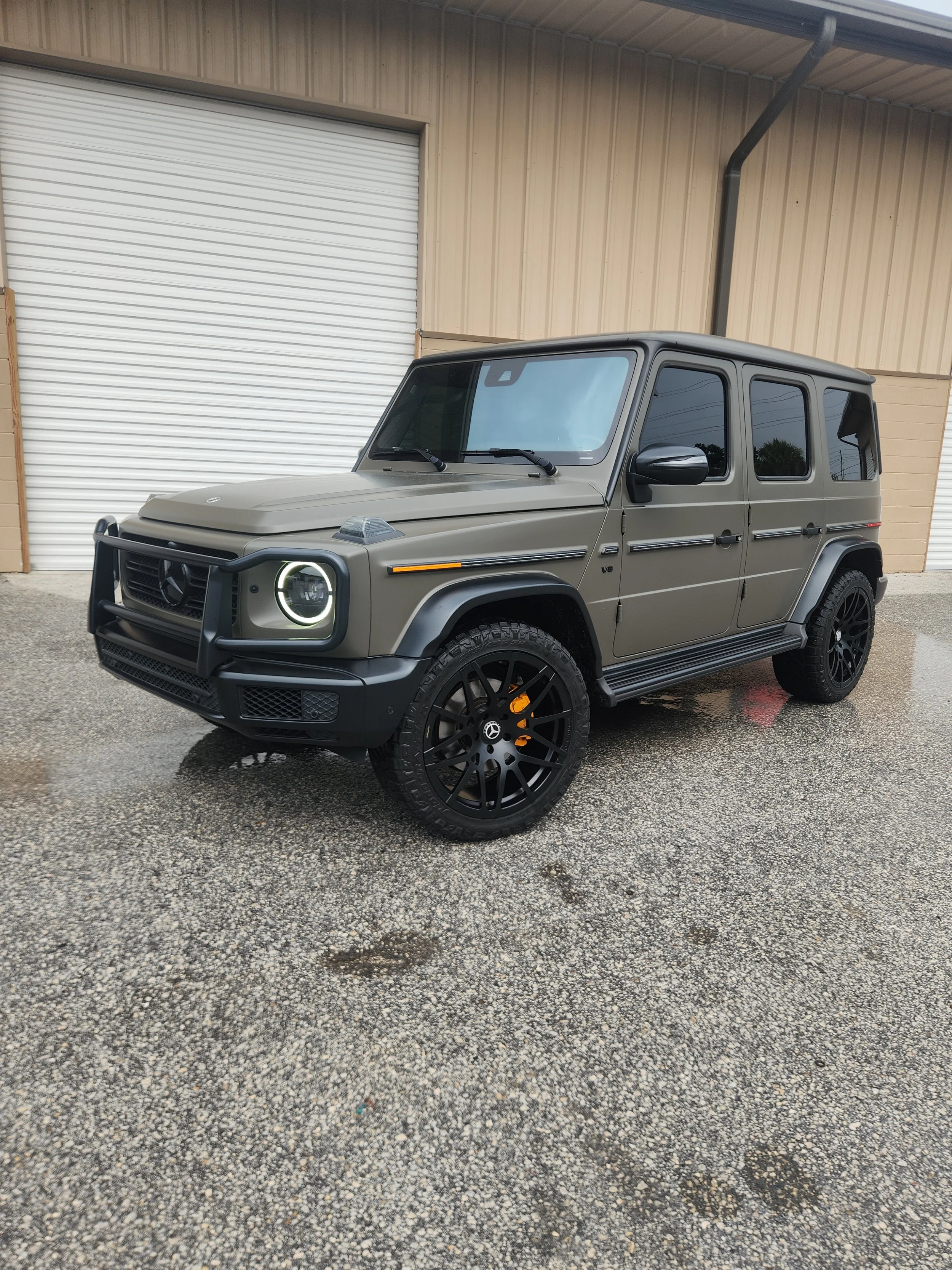 Custom satin and orange brake calipers Tampa Bay

Exotic SUV aftermarket wheel customization Florida

Forgiato wheels powder coating and styling

Custom painted brake calipers for luxury SUVs

Matte to satin wheel color conversio

High-end G-Wagon cu