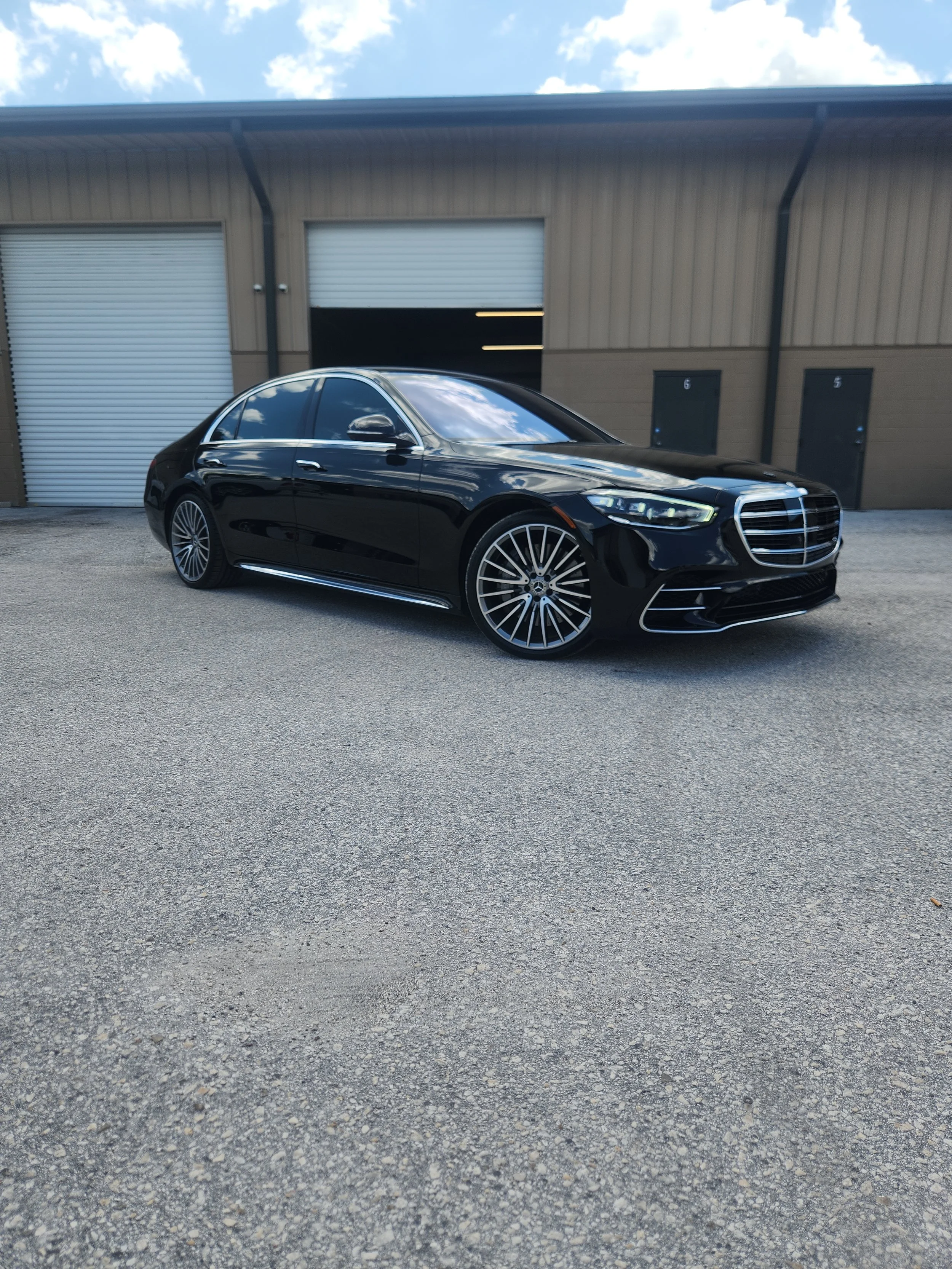 Mercedes-Benz S580 full vehicle blackout Tarpon Springs

Complete chrome delete luxury sedan full view Tampa Bay

Murdered-out Mercedes S580 full exterior presentation Florida

ull exterior wrap, chrome delete, and tint for luxury sedans

Gloss black