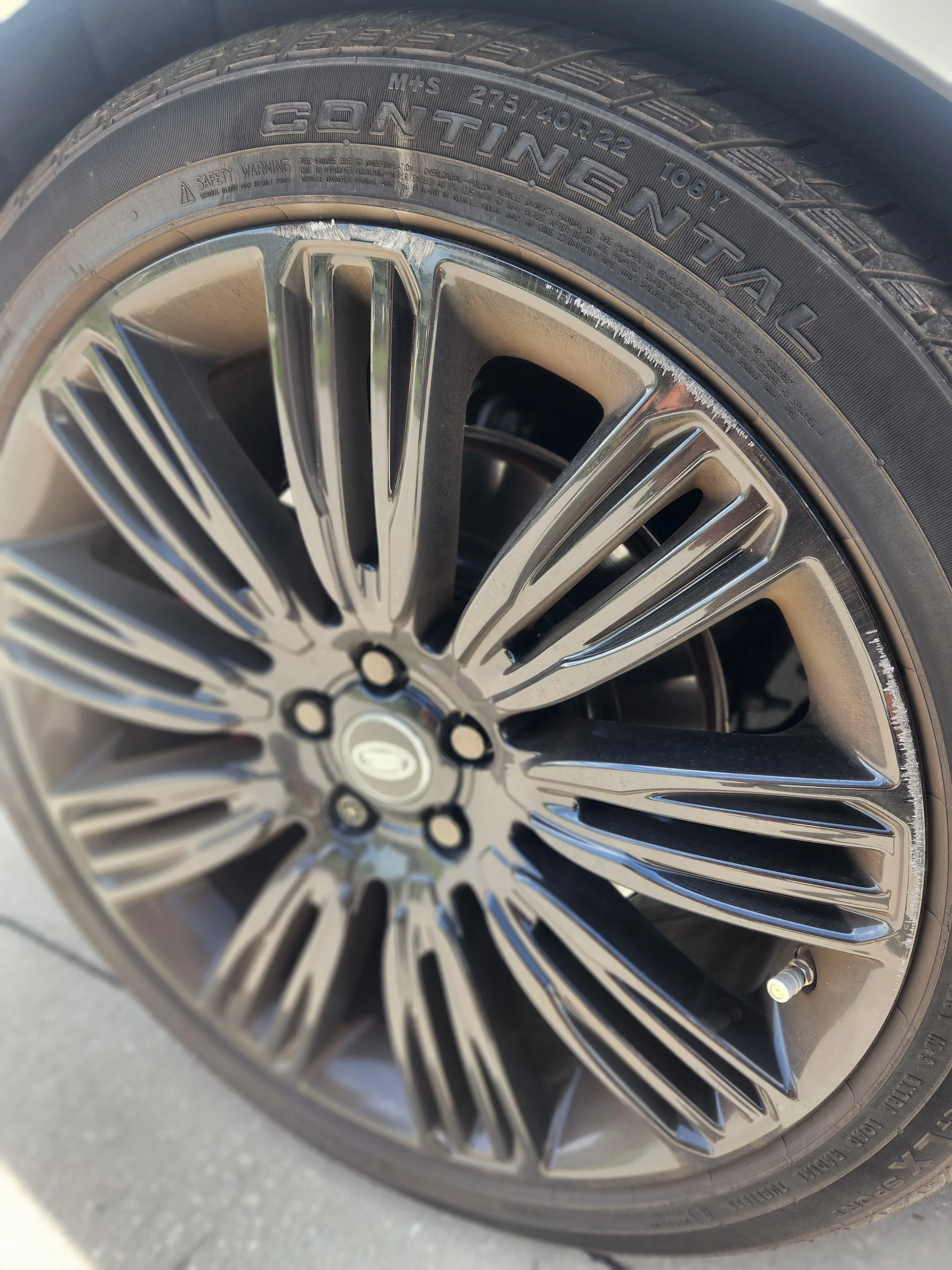 RANGE ROVER WHEEL CURB RASH

RIM REPAIR NEAR ME 

WHEEL RESTORATION 