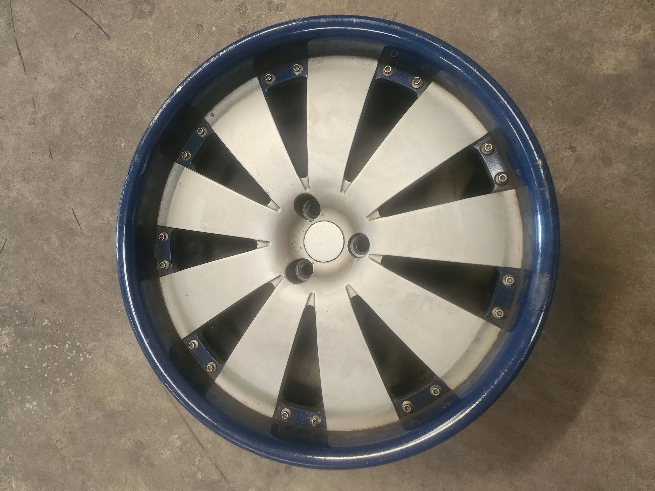 Multi-piece wheel restoration Tarpon Springs

Two-piece forged wheel refurbishment Tampa Bay

Polished lip and powder coat wheel rebuild