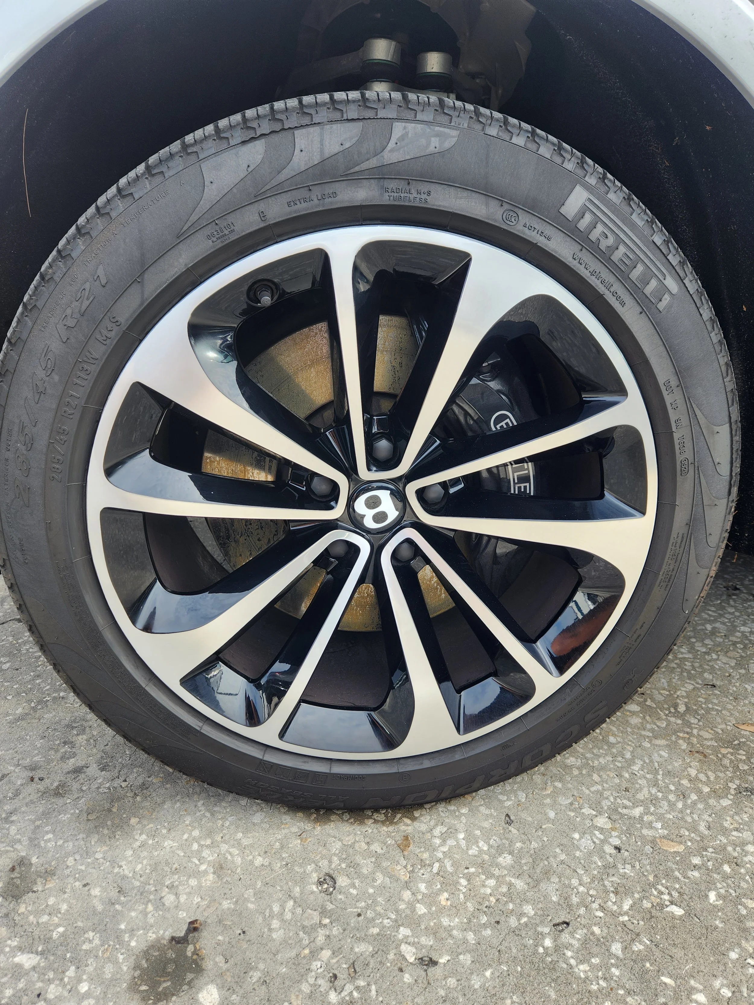 Bentley Bentayga machined wheel repair Tarpon Springs

Two-tone luxury wheel restoration Tampa Bay

Bentley diamond cut wheel curb rash repair Florida

Precision machined face wheel refinishing

Exotic car two-tone rim scratch removal

Luxury alloy w