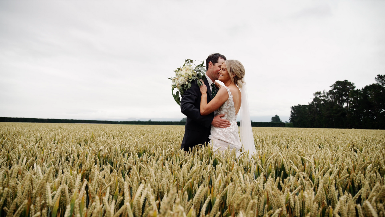 A Waimate Boy, a Methven Girl &amp; One Epic Garden Wedding!