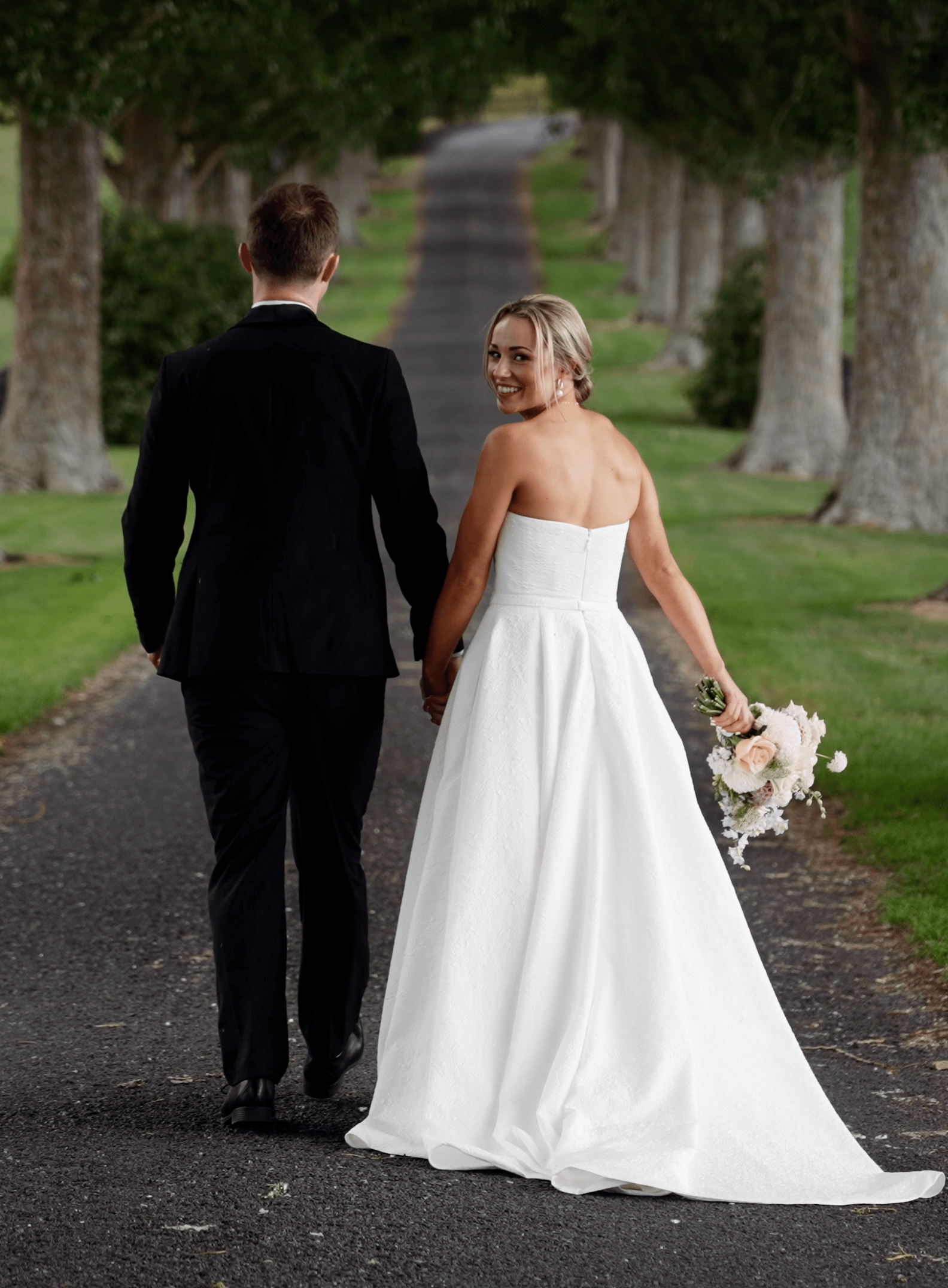 Dream Wedding at Karapiro's Most Beautiful Venue - The Red Barn