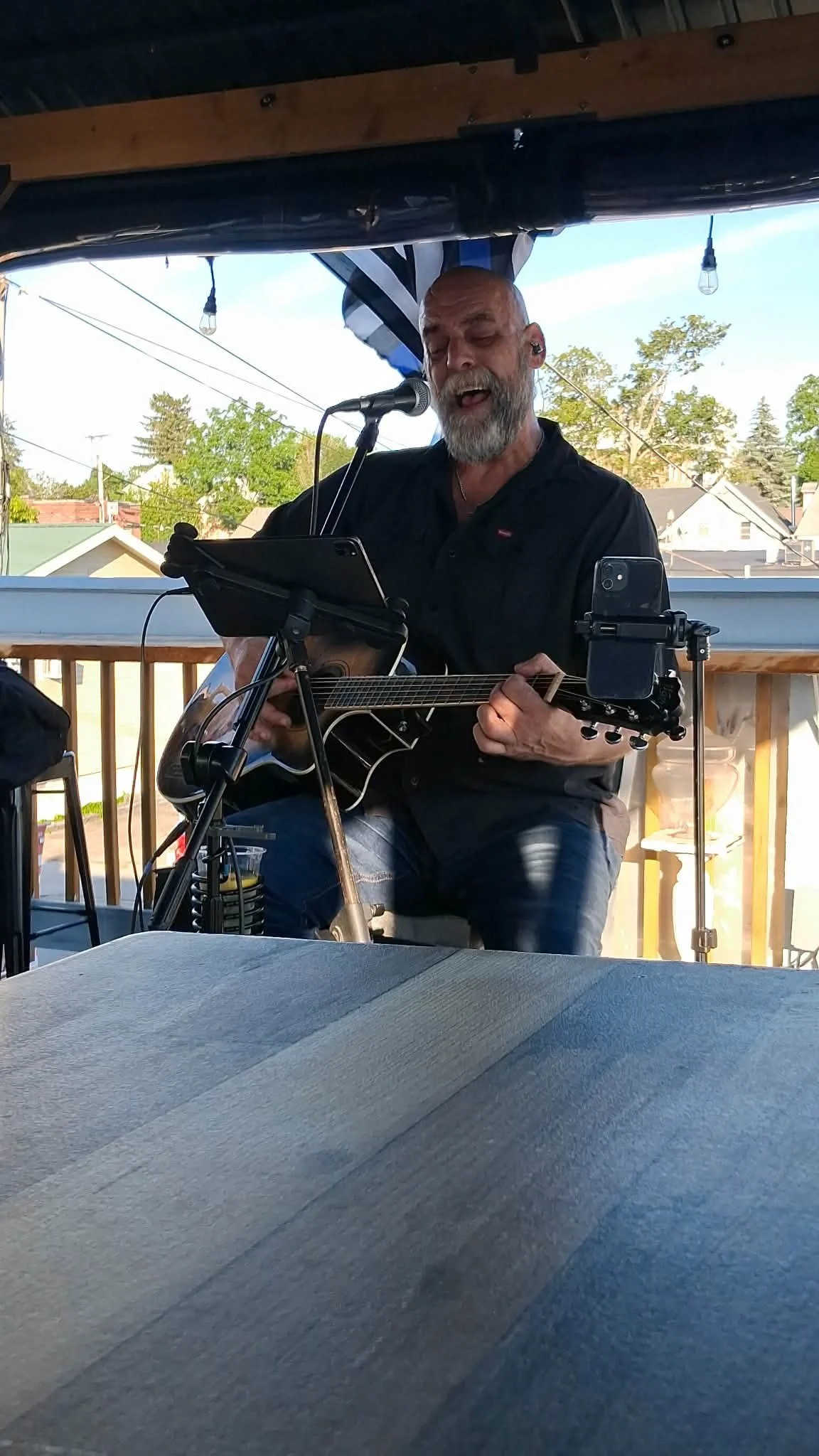 Larry Holly performing an intimate acoustic set with his current short beard